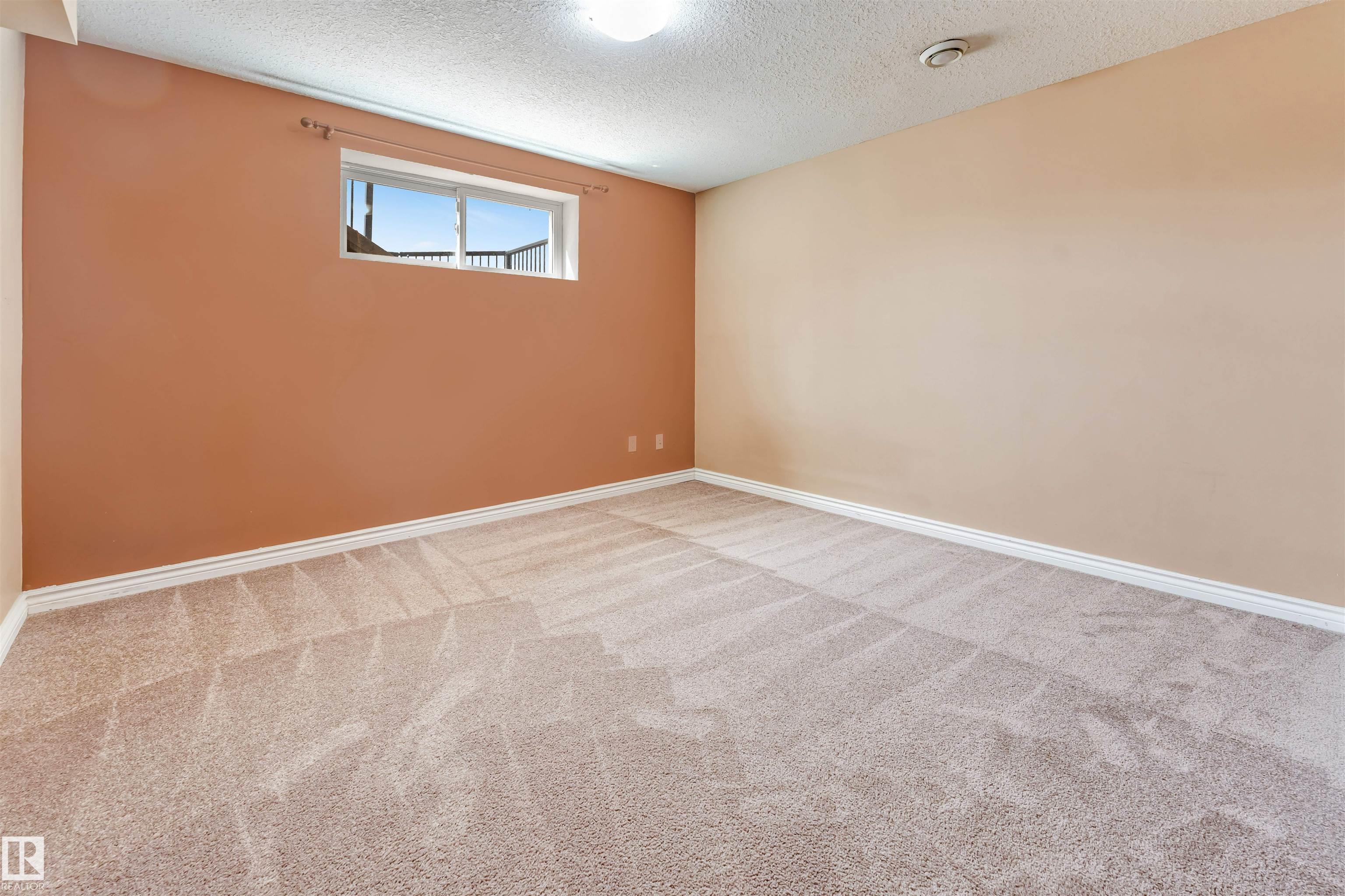 https://zimg.paragon.ice.com/ParagonImages/Property/PM/RAE/225400681/57/0/0/6e2b0ba07b8f44a9d88b8bba47d4ac34/1/496ec35367591401a3ca016415ee36e5/225400681-e065fdcd-9e17-4650-ac19-1e1194af6cf5.JPG