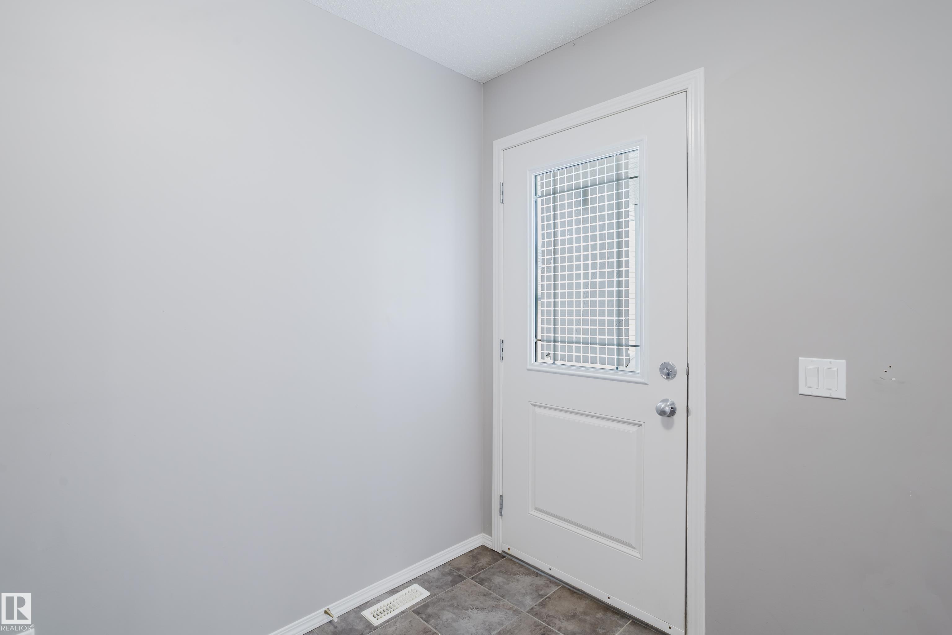 Photo 10 at 14007 164 Avenue NW, Carlton, Edmonton