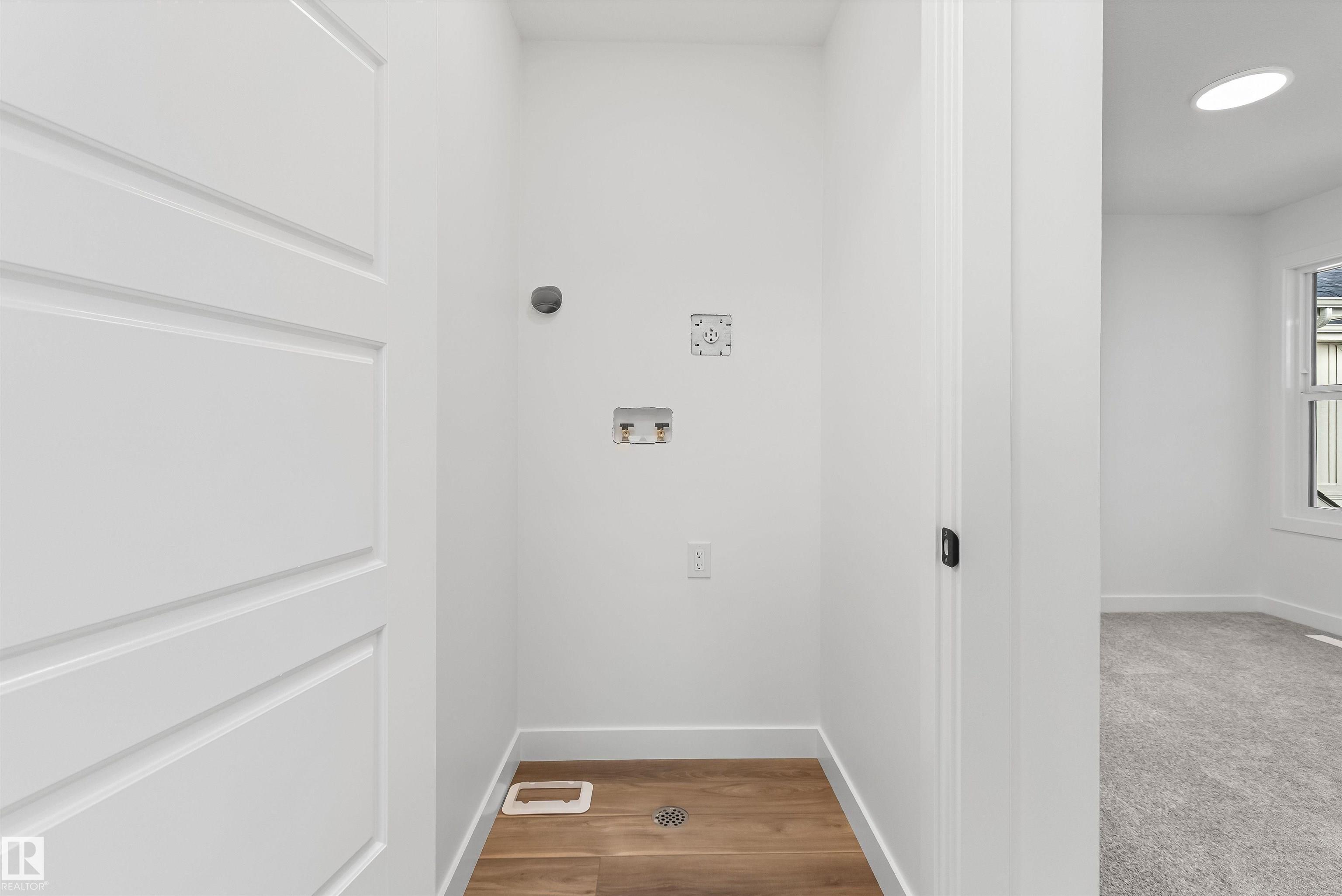https://zimg.paragon.ice.com/ParagonImages/Property/PM/RAE/225400687/24/0/0/08806f9323c9dc01fac331f2b935ad69/1/61786500bf386e88b4b2e928015c4137/225400687-4e51e4fb-aabd-4a22-be9e-80b3f98c478a.JPG