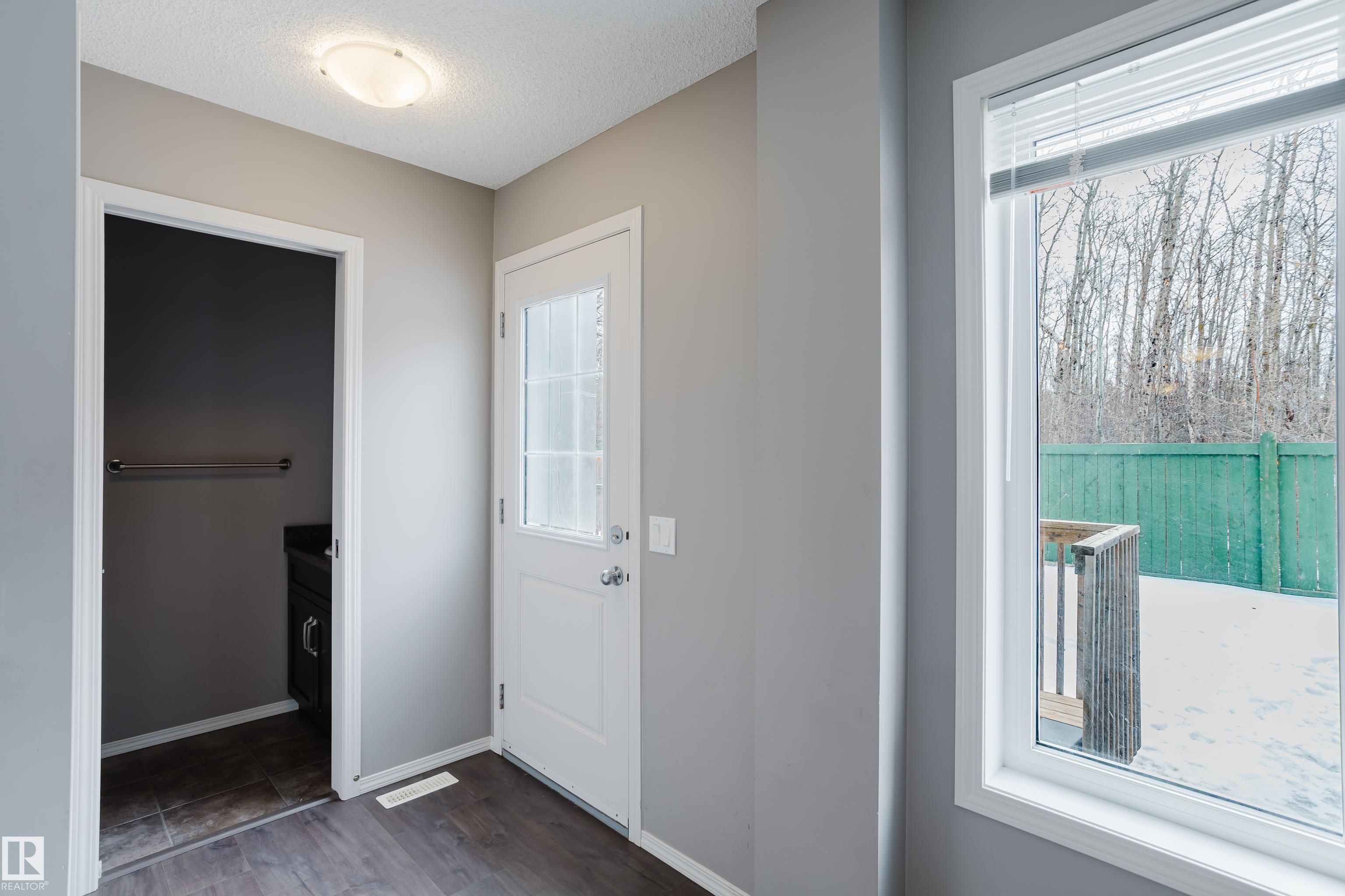 Photo 11 at 14009 164 Avenue NW, Carlton, Edmonton