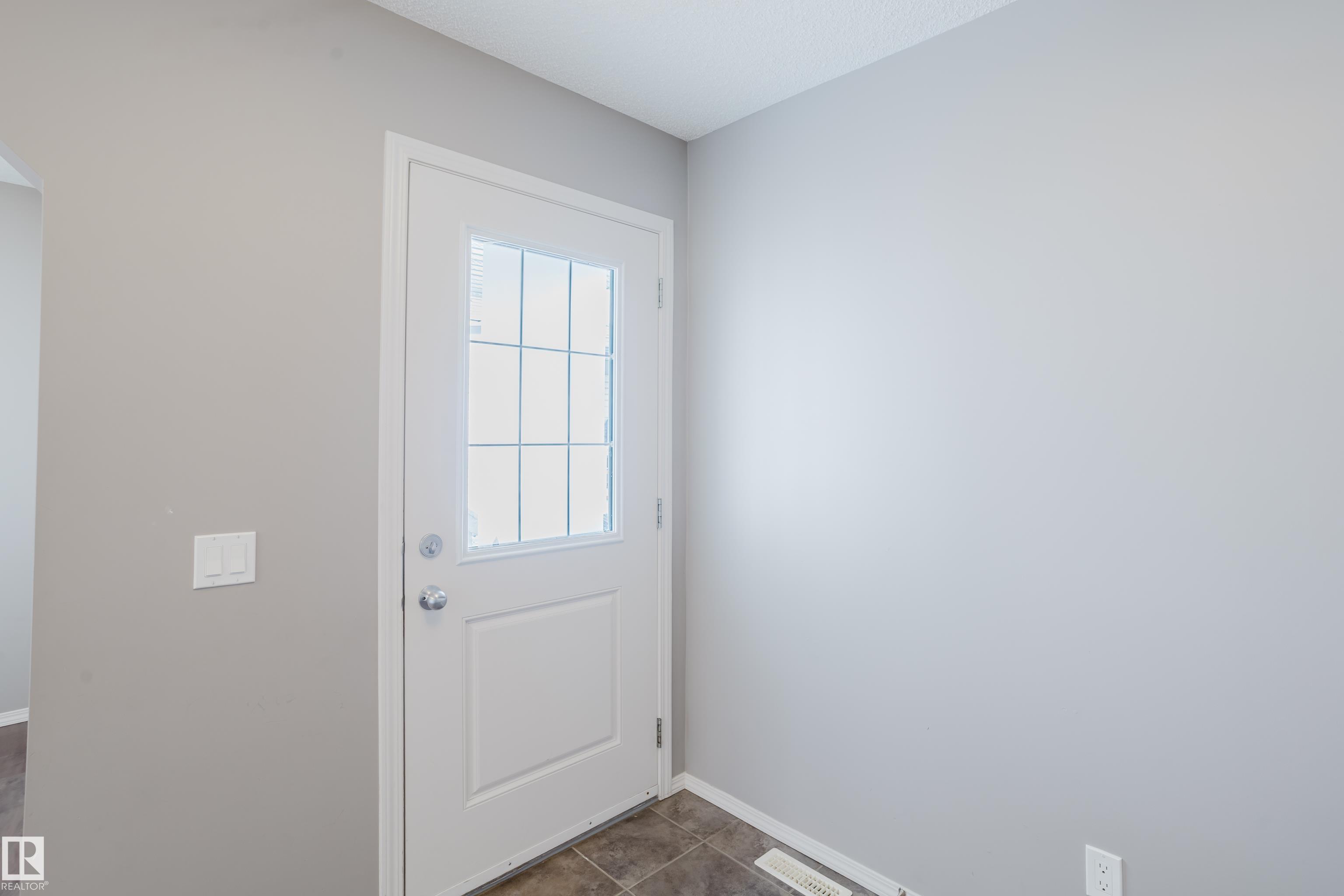 Photo 18 at 14009 164 Avenue NW, Carlton, Edmonton