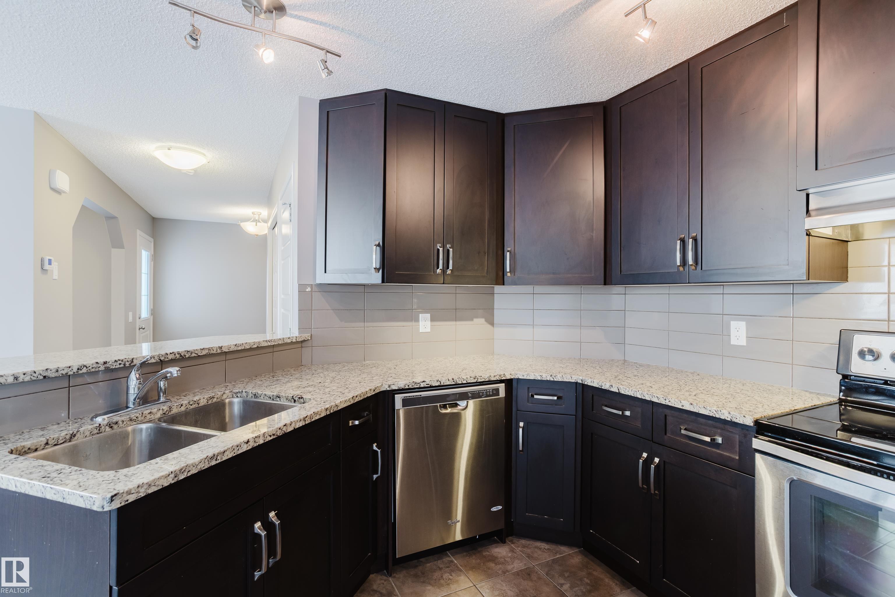 Photo 6 at 14009 164 Avenue NW, Carlton, Edmonton