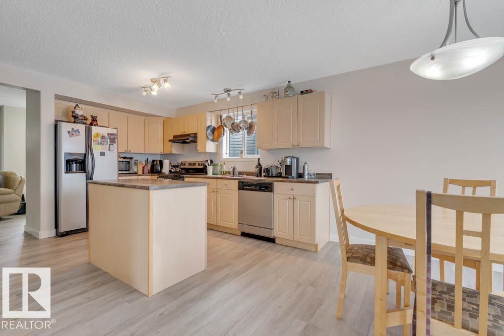 Photo 10 at 57 Suntree Promenade, Suntree, Leduc
