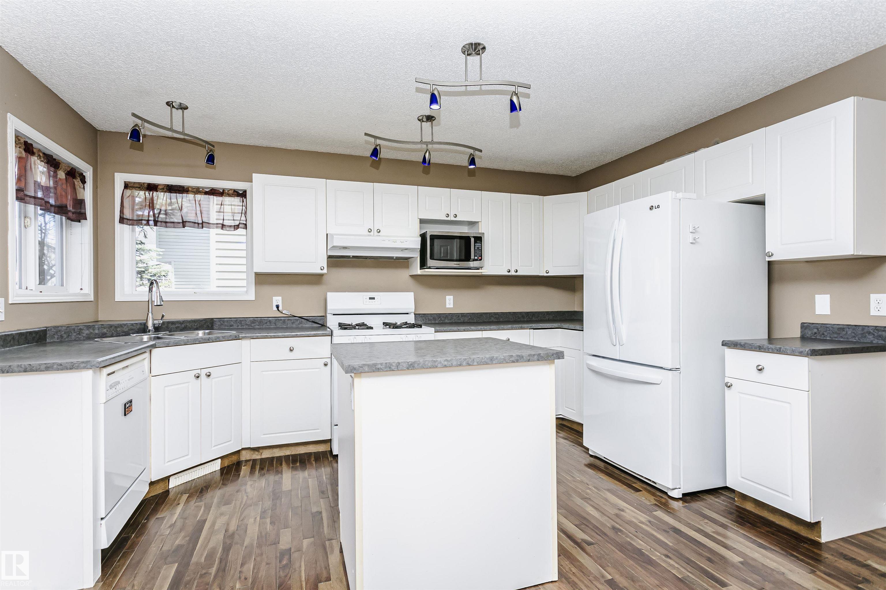https://zimg.paragon.ice.com/ParagonImages/Property/PM/RAE/225400696/12/0/0/5ea6f305ec1c2fbe6b4a86f2e28716e8/1/adf2dd019cd44f509cc575d6205c47e2/225400696-b498787b-178f-4760-a1db-a1b1d9d54add.JPG