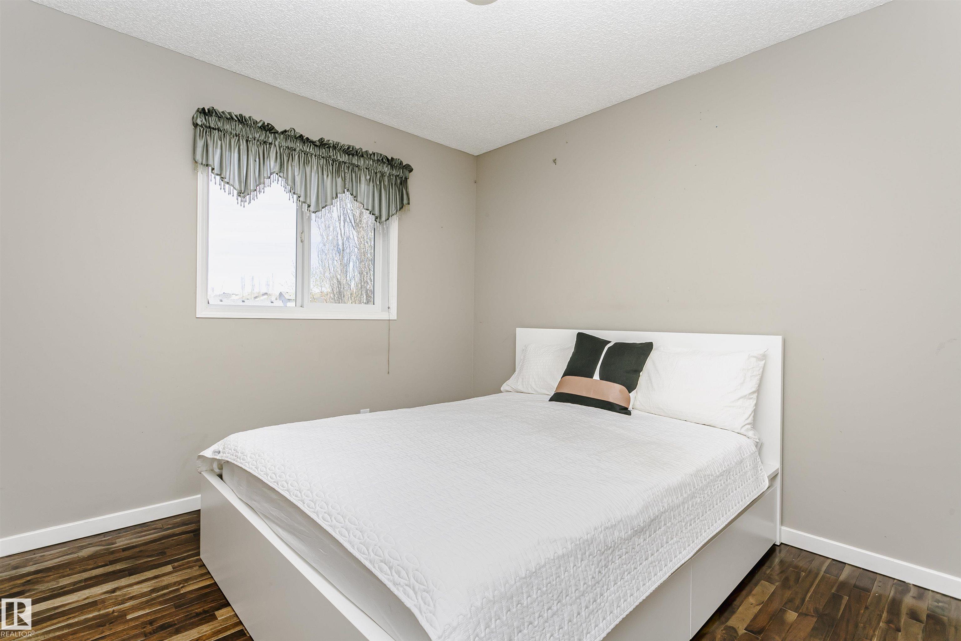 https://zimg.paragon.ice.com/ParagonImages/Property/PM/RAE/225400696/20/0/0/edd7389a58e32eb5316fb0a7082b59be/1/adf2dd019cd44f509cc575d6205c47e2/225400696-5240b592-50fa-4539-97f3-58597def5570.JPG