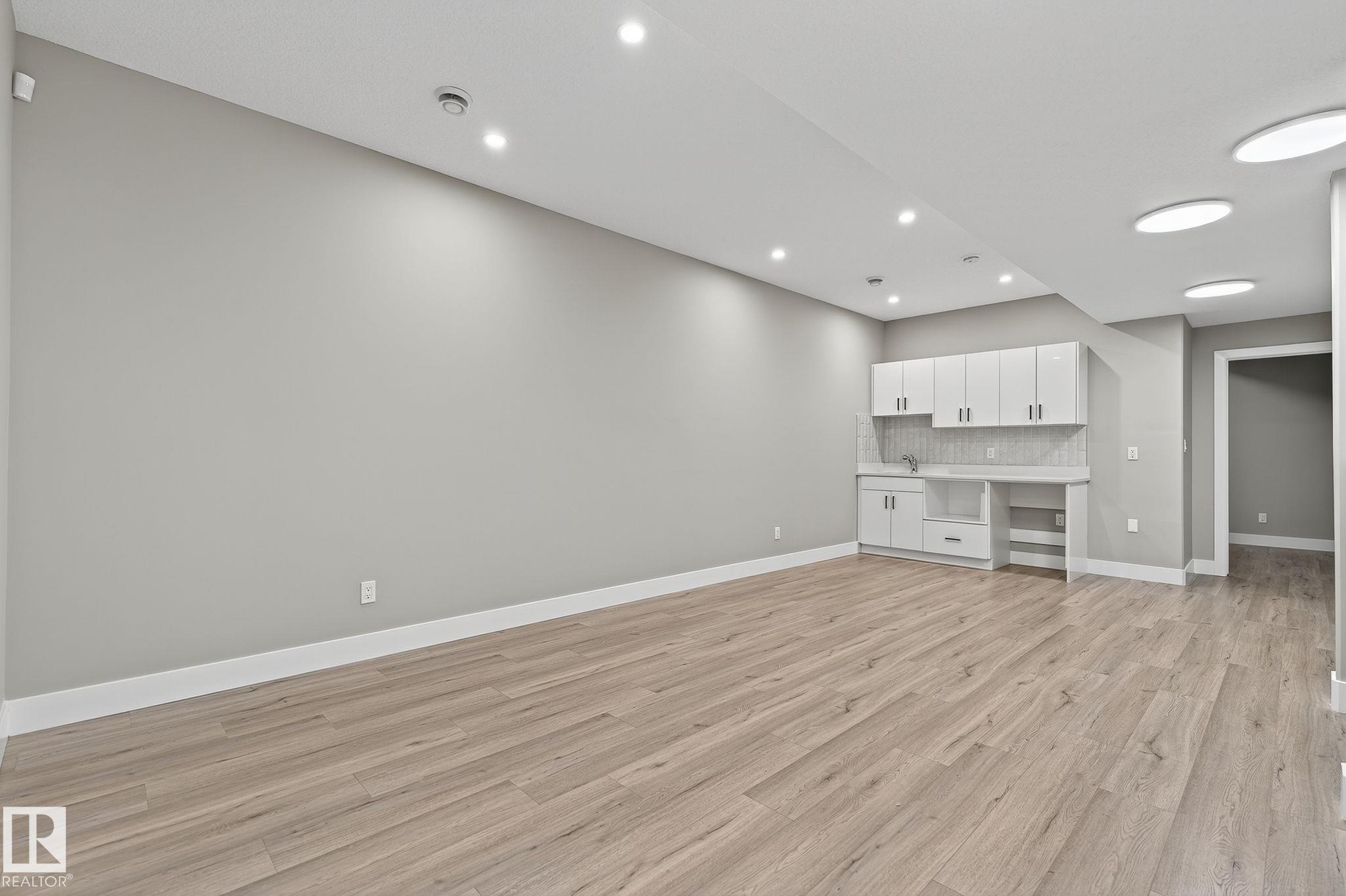 https://zimg.paragon.ice.com/ParagonImages/Property/PM/RAE/225400709/55/0/0/ad12e23d1a6b1632fd34d250ba05bc09/1/65a6e02c9ce3bd7506cba7fdca36858c/225400709-2384F4F1-2375-42E4-815A-C2670E53D5BD.JPG
