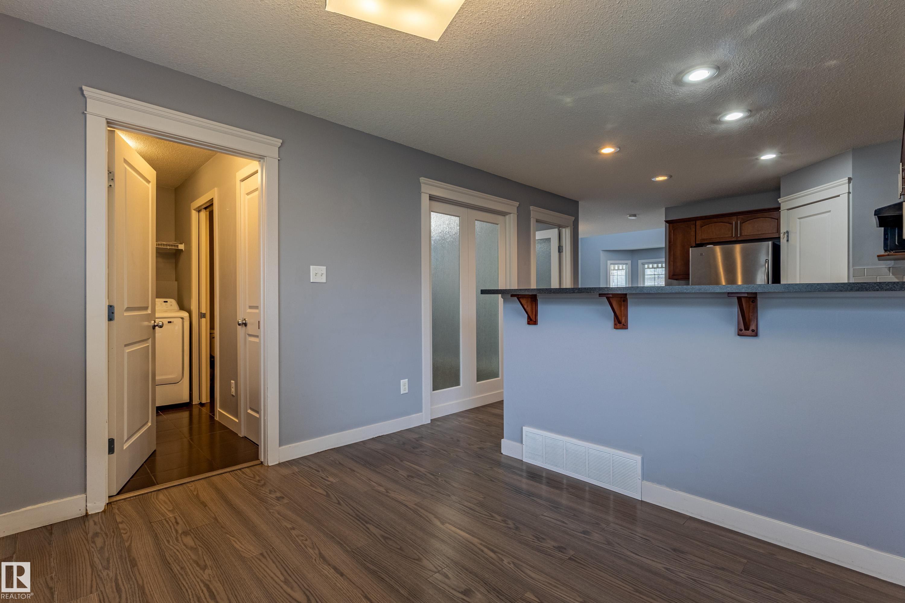 https://zimg.paragon.ice.com/ParagonImages/Property/PM/RAE/225400718/17/0/0/c028bb85bd0c7086d1ec64ca9c2783fe/1/c65f36f31fc8e0c34d7e49a04101783e/225400718-9d5d70cf-4668-4d12-bf4e-e698197e2751.JPG