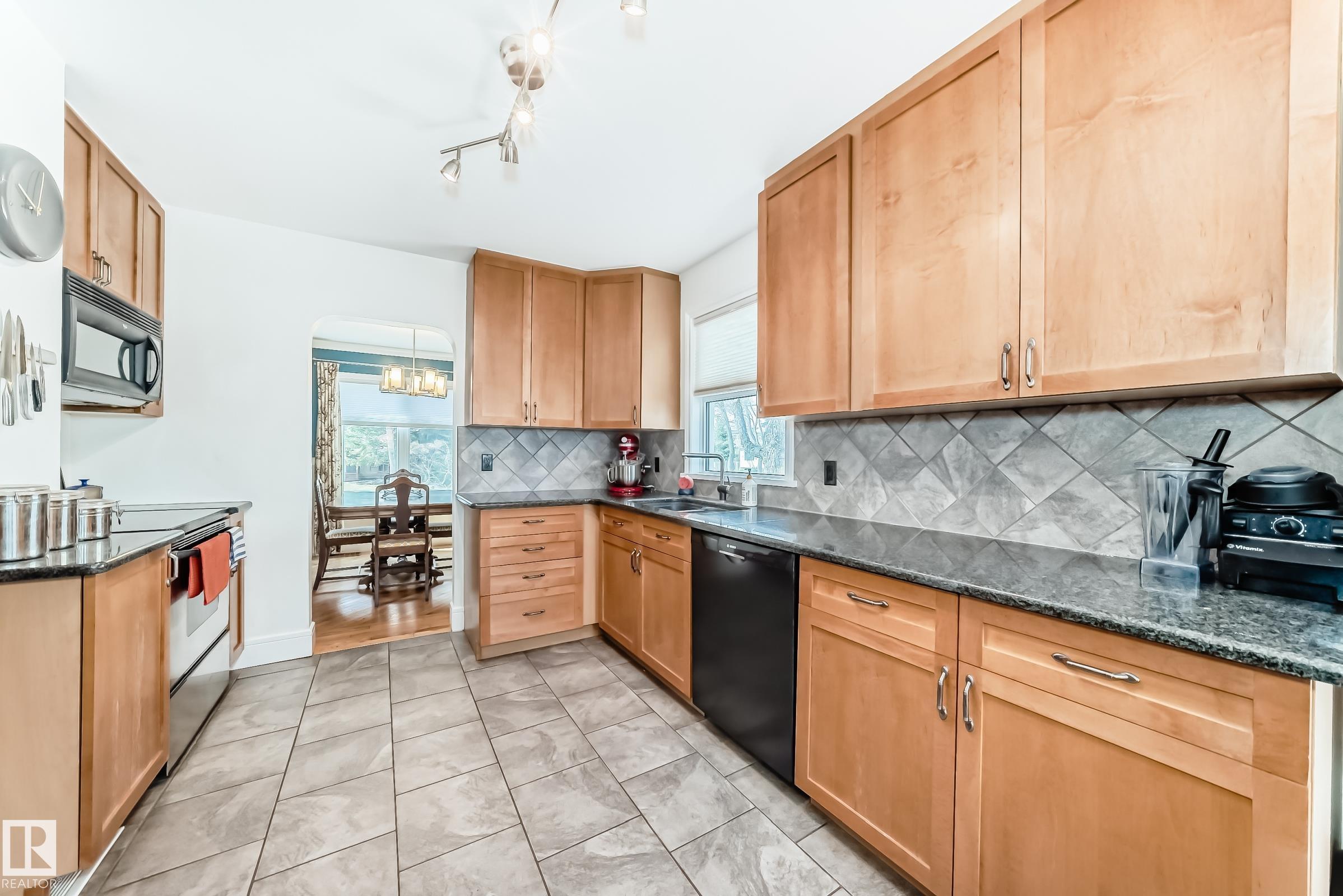 Photo 12 at 11243 127 Street NW, Inglewood, Edmonton