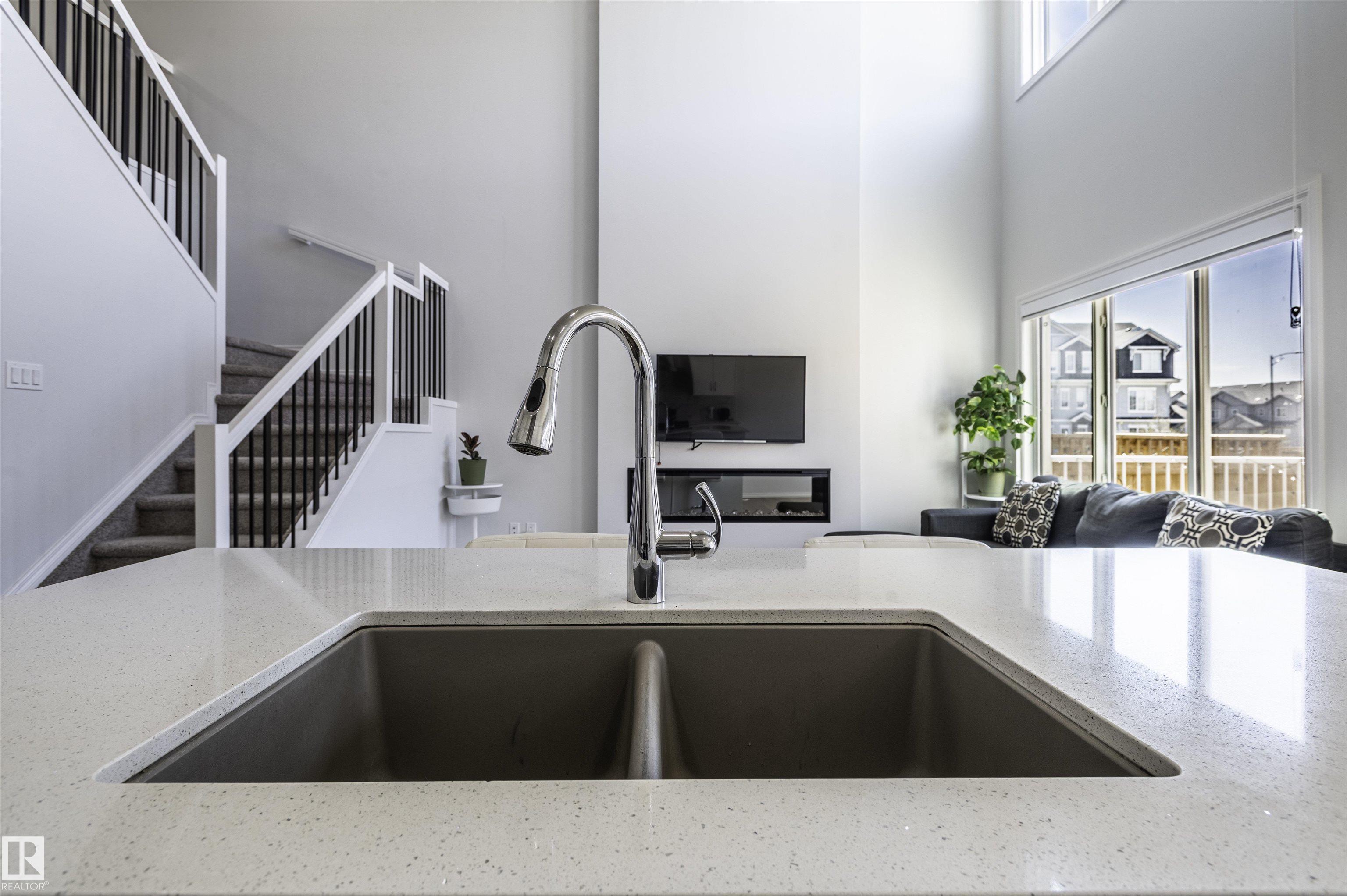 https://zimg.paragon.ice.com/ParagonImages/Property/PM/RAE/225400730/10/0/0/1541650d1f34bac599d83650b14c5a9a/1/4159782a58a34da717984ff26b64f1e5/225400730-2fe8b00f-6ae5-4b65-ad28-dda5b902f34d.JPG