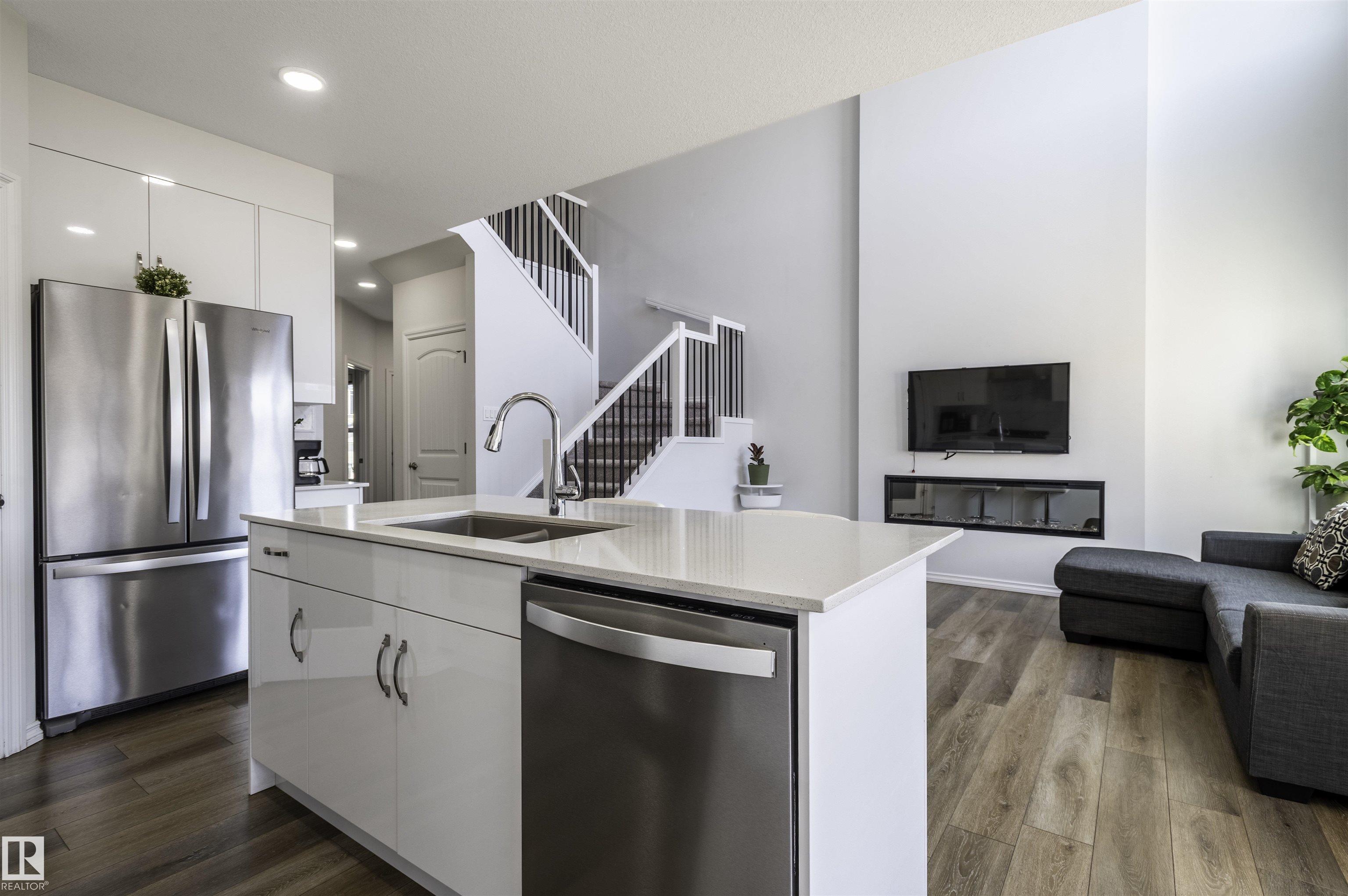 https://zimg.paragon.ice.com/ParagonImages/Property/PM/RAE/225400730/11/0/0/8a73033a4d5398af64fe19c90139088c/1/4159782a58a34da717984ff26b64f1e5/225400730-a2a67fca-f740-456d-965e-76c15e7af47d.JPG