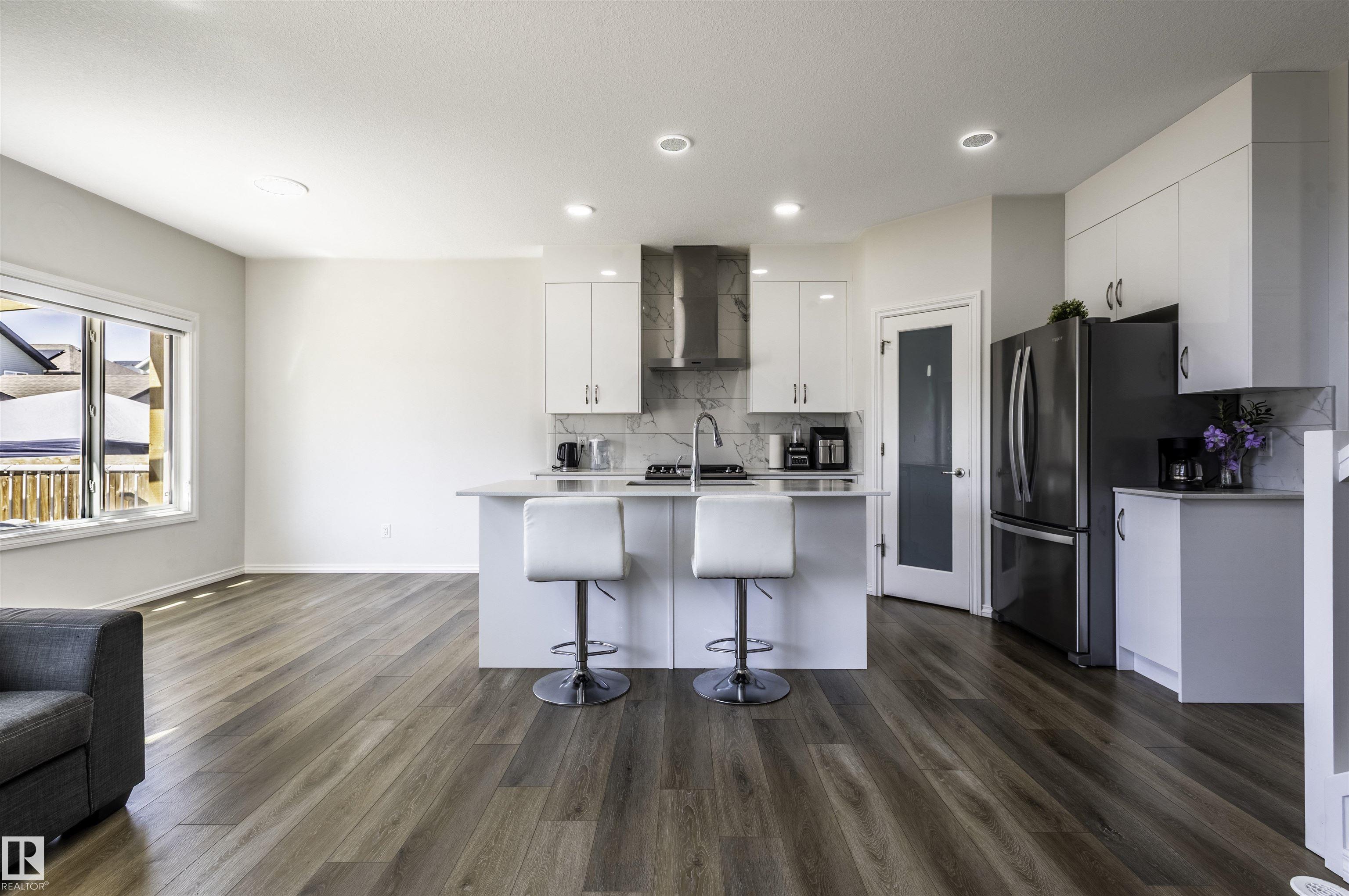 https://zimg.paragon.ice.com/ParagonImages/Property/PM/RAE/225400730/15/0/0/a902822dee031802d1ff7059a13096e4/1/4159782a58a34da717984ff26b64f1e5/225400730-65238788-b09a-4fd9-9c94-0845d764e638.JPG