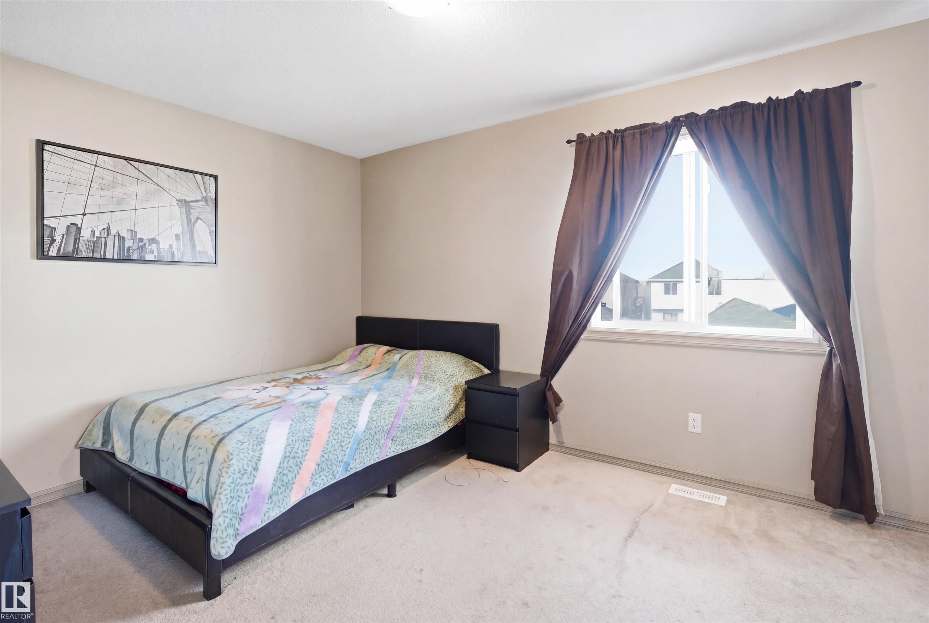 https://zimg.paragon.ice.com/ParagonImages/Property/PM/RAE/225400733/20/0/0/3883208979c6171c2dd297e86126f724/1/e77dc896d2cb25b690d56c173f013227/225400733-1423a580-1ba2-4410-8b75-af2b4101e664.JPG