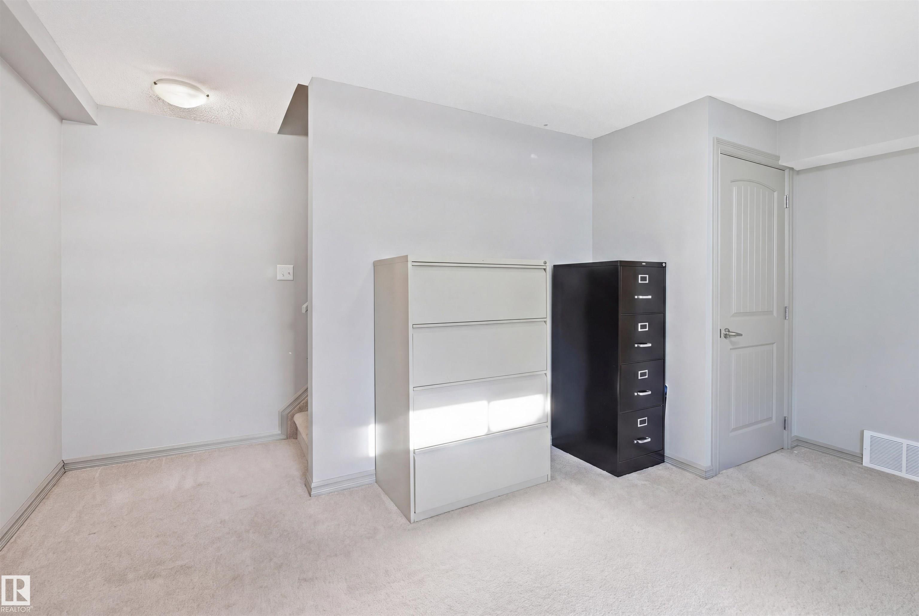 https://zimg.paragon.ice.com/ParagonImages/Property/PM/RAE/225400733/34/0/0/0a09dc037449016d7b8e05c660e2747a/1/e77dc896d2cb25b690d56c173f013227/225400733-90e6faa0-b102-4251-82c7-70c6c2fbf789.JPG