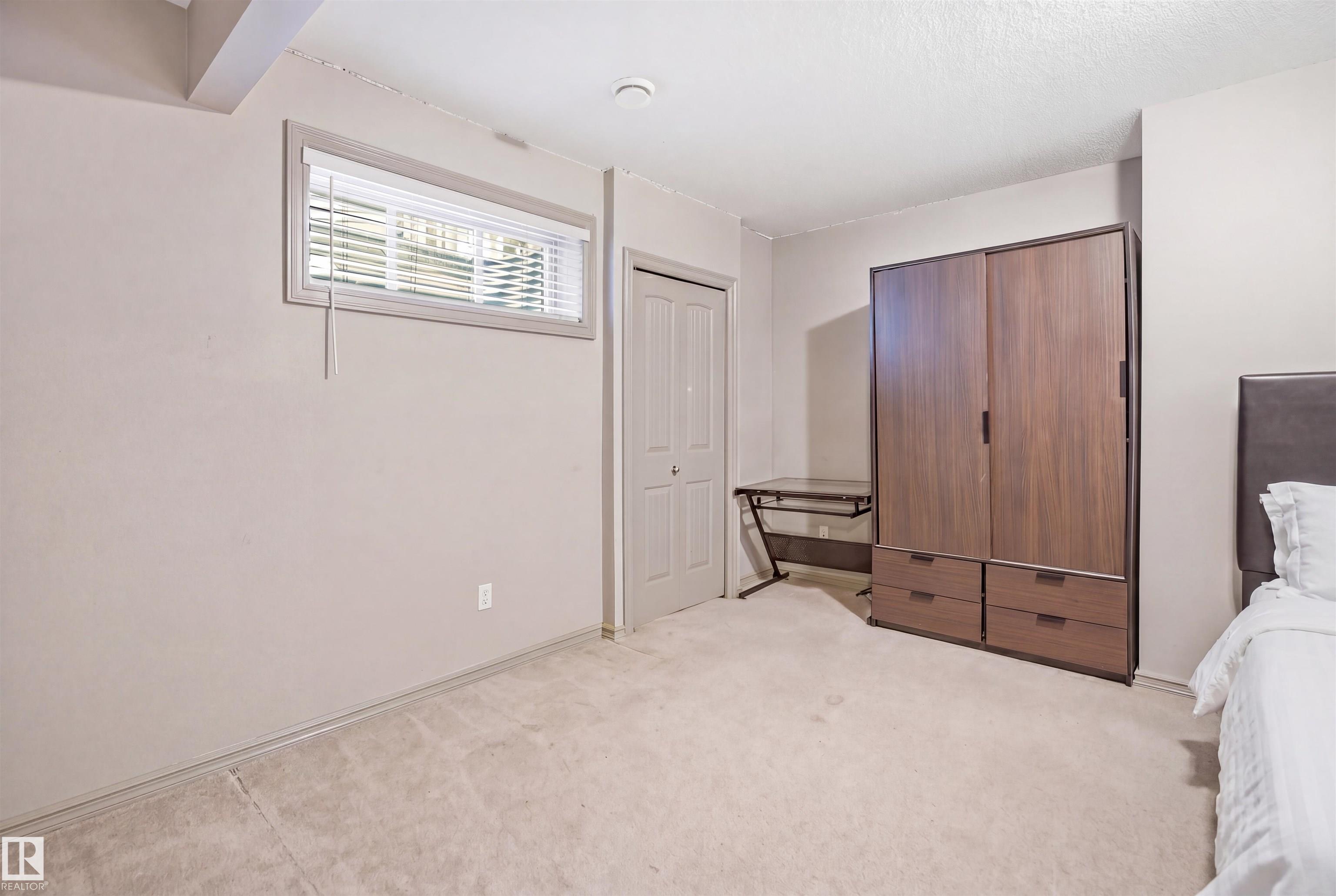 https://zimg.paragon.ice.com/ParagonImages/Property/PM/RAE/225400733/41/0/0/fe763115456d745585fbd9c7fa62f861/1/e77dc896d2cb25b690d56c173f013227/225400733-be9d5758-93f2-4583-9593-5d5c9f1a1935.JPG