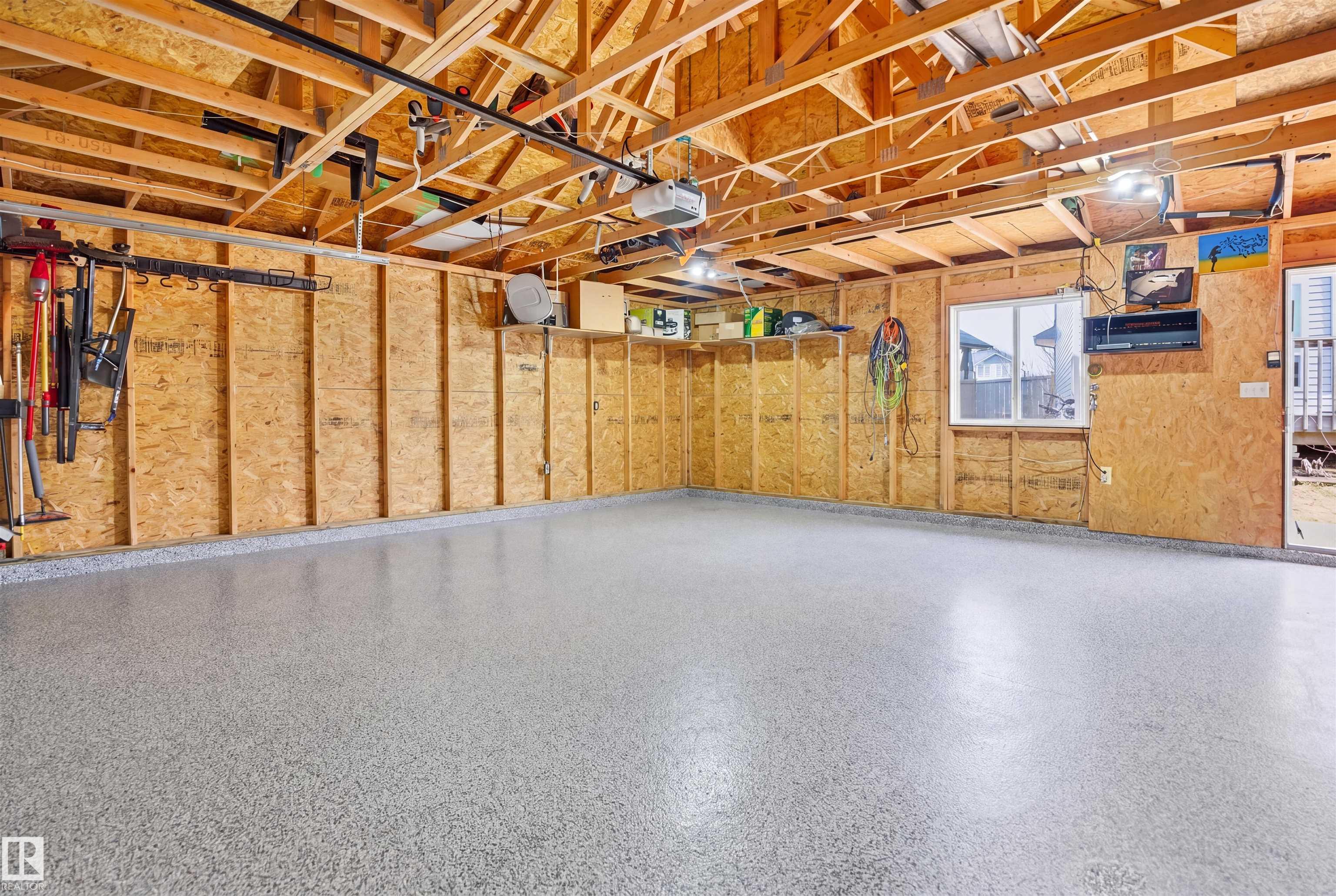 https://zimg.paragon.ice.com/ParagonImages/Property/PM/RAE/225400733/51/0/0/d6697bd652688f6a94add40d7c028a80/1/e77dc896d2cb25b690d56c173f013227/225400733-a7530aad-472b-41c1-97aa-60a87074ab72.JPG