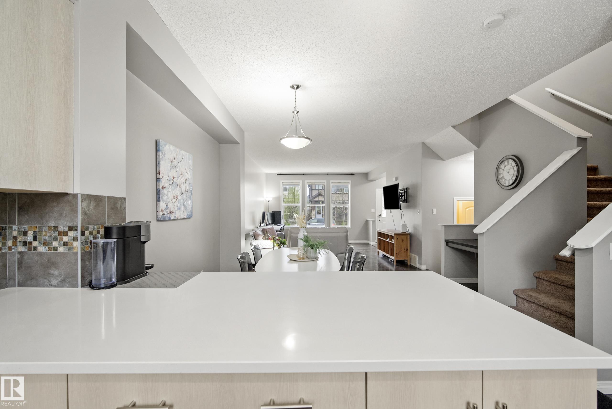 https://zimg.paragon.ice.com/ParagonImages/Property/PM/RAE/225400736/7/0/0/ef82d7cfb95628251a82e6ff38a5b153/1/c2ec1f65fdf59b769f68a19d0f0cd27d/225400736-959281a5-60b4-4c8c-9798-df9a742eab99.JPG