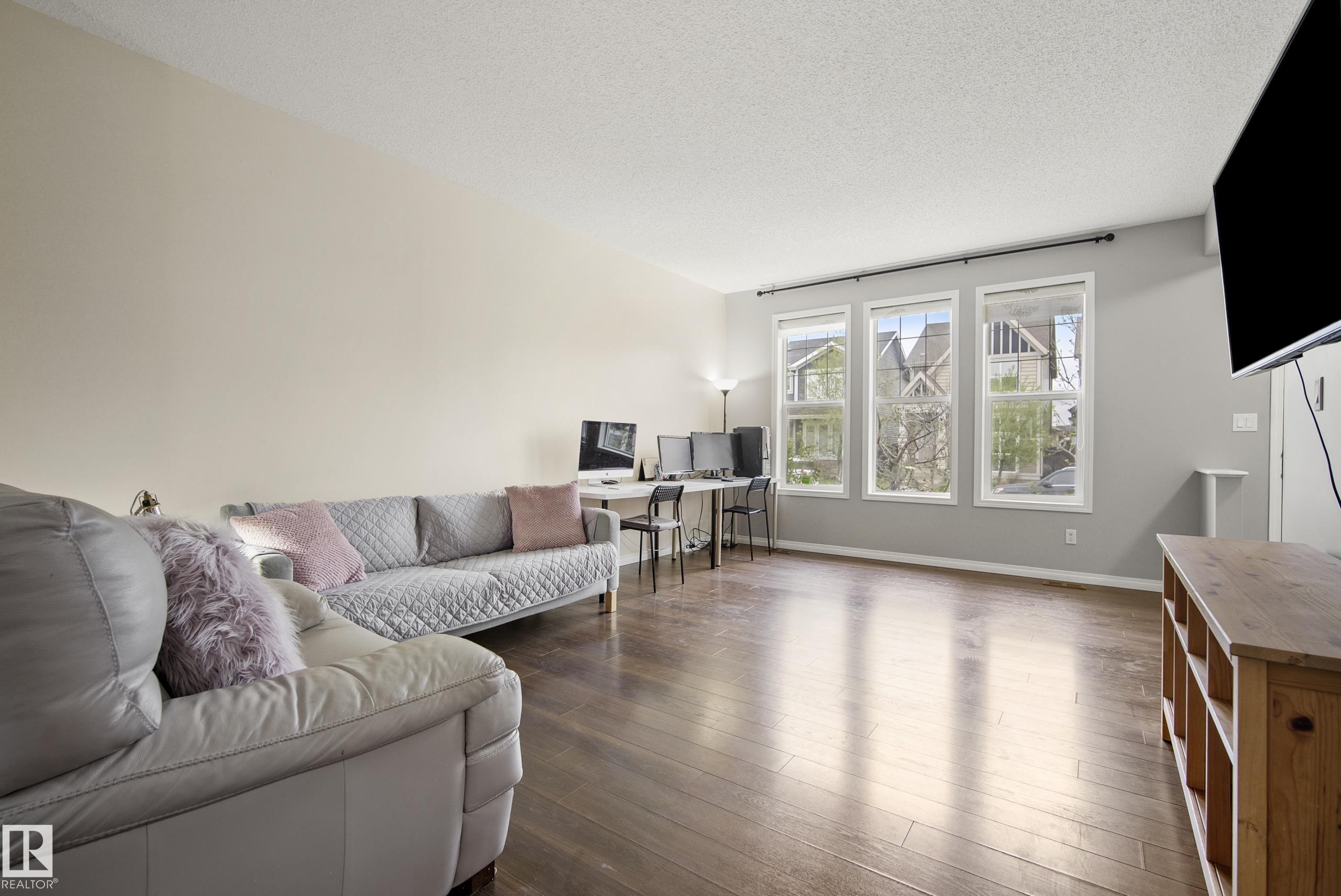 https://zimg.paragon.ice.com/ParagonImages/Property/PM/RAE/225400736/9/0/0/0987566d8fb1a890b40ae1313e4f8681/1/c2ec1f65fdf59b769f68a19d0f0cd27d/225400736-adb84263-bee8-4c8d-855f-cd81e8992356.JPG