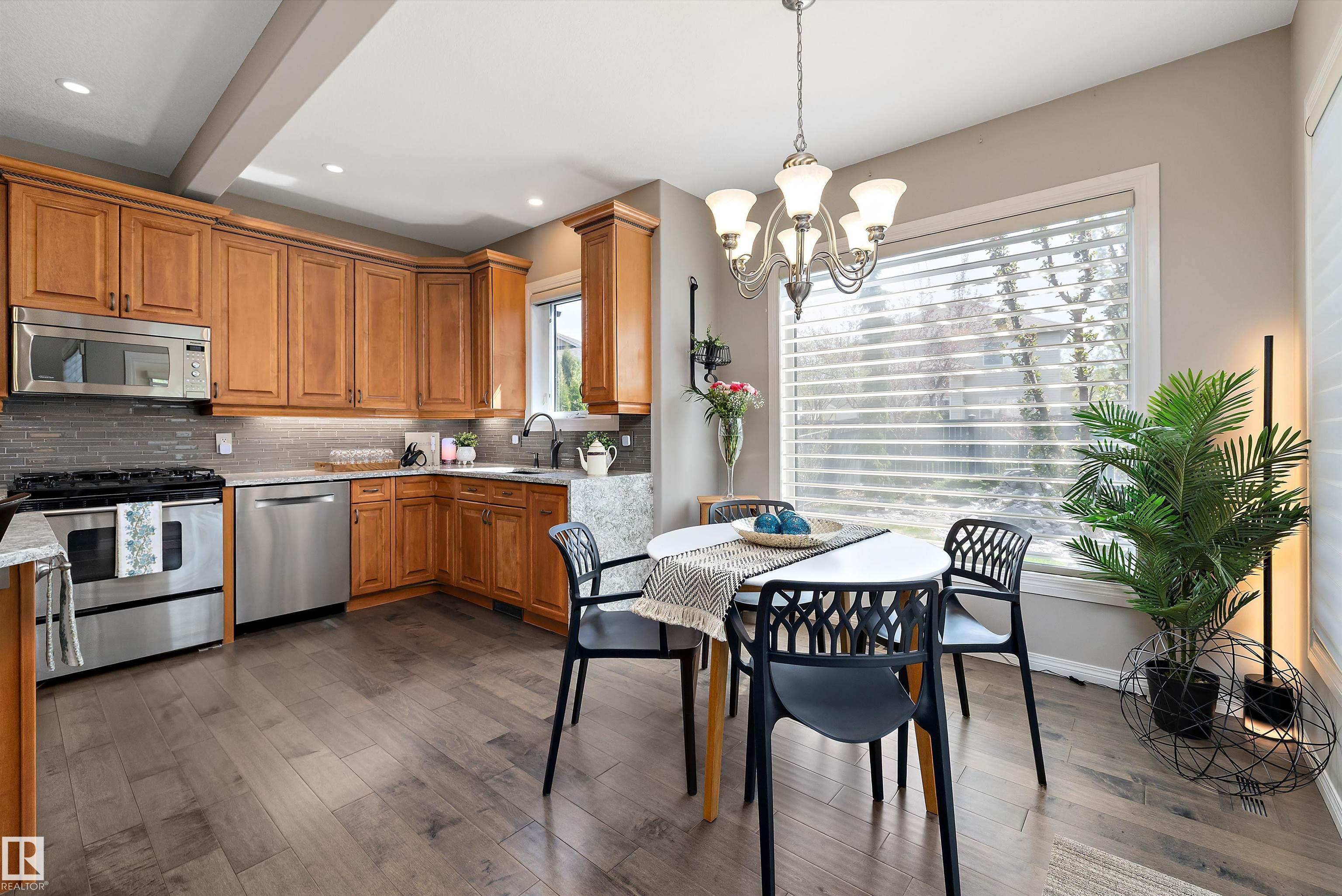 https://zimg.paragon.ice.com/ParagonImages/Property/PM/RAE/225400737/11/0/0/f9585fb7a54e6942f8b5fc7541ae30a4/1/e23cb10d5ae98557a9c7de5814f28a13/225400737-f8017317-05cd-4ee1-bb2d-3230fb74180f.JPG
