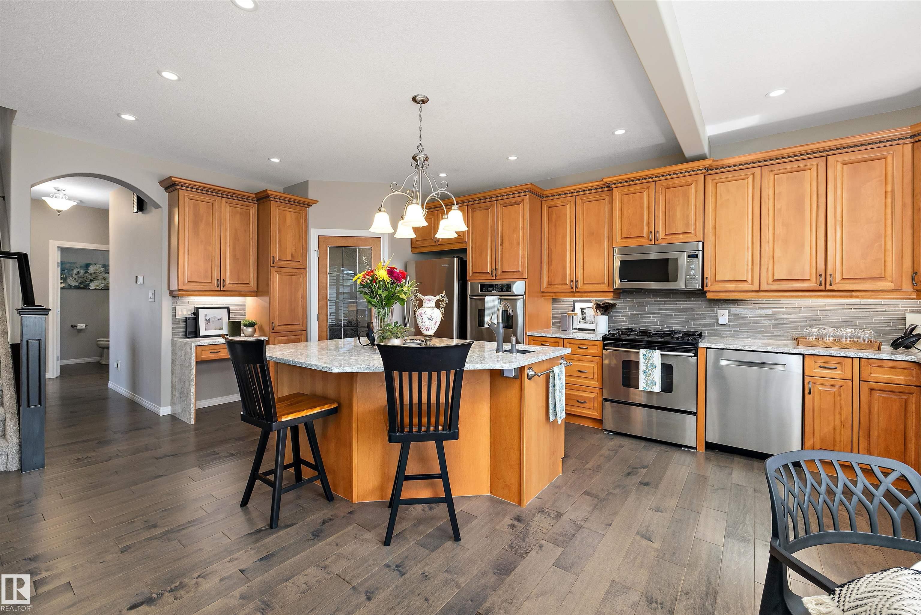 https://zimg.paragon.ice.com/ParagonImages/Property/PM/RAE/225400737/13/0/0/de6d5efb1ee0d5c62064ad45296a9890/1/e23cb10d5ae98557a9c7de5814f28a13/225400737-97c8cfdb-770c-451d-bff7-211693580075.JPG