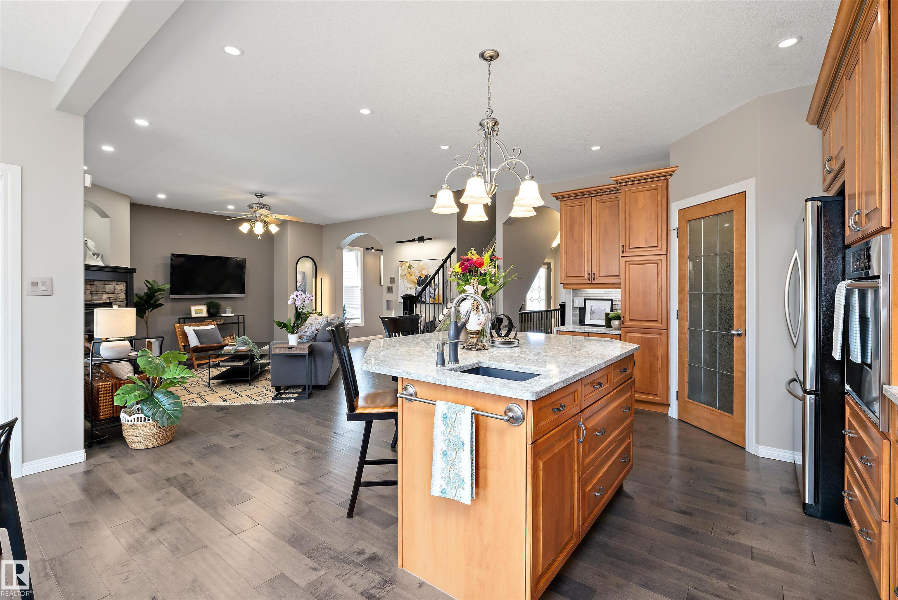 https://zimg.paragon.ice.com/ParagonImages/Property/PM/RAE/225400737/18/0/0/2ca9b2ed6a99e86952e2c765984e88e1/1/e23cb10d5ae98557a9c7de5814f28a13/225400737-f6859220-d8ba-4936-a198-267e2c2d7360.JPG