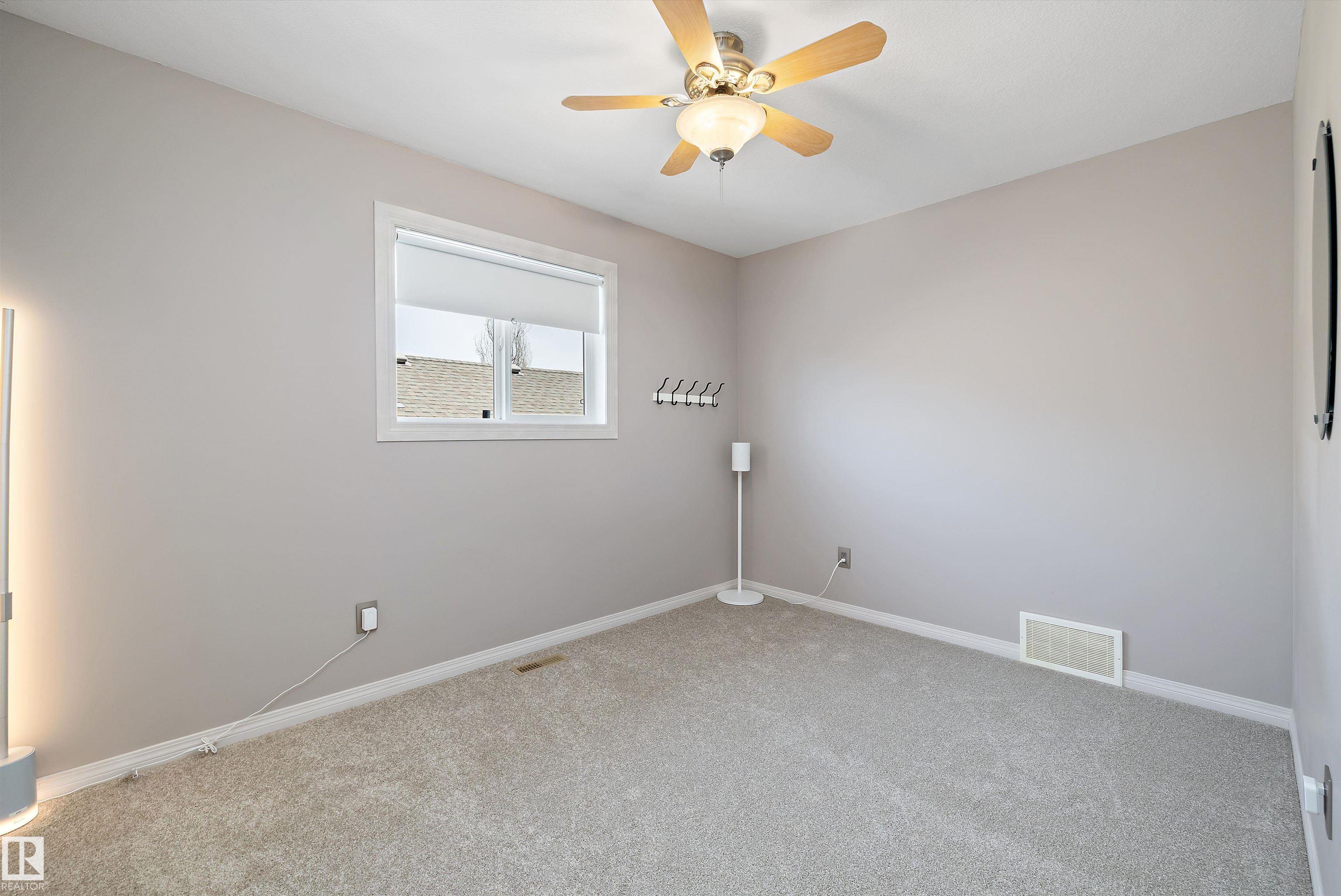https://zimg.paragon.ice.com/ParagonImages/Property/PM/RAE/225400737/31/0/0/e1cb62eca85d787893ce7adbc6bf9588/1/e23cb10d5ae98557a9c7de5814f28a13/225400737-ebec40f5-b19b-4167-96df-a776e3e5c877.JPG