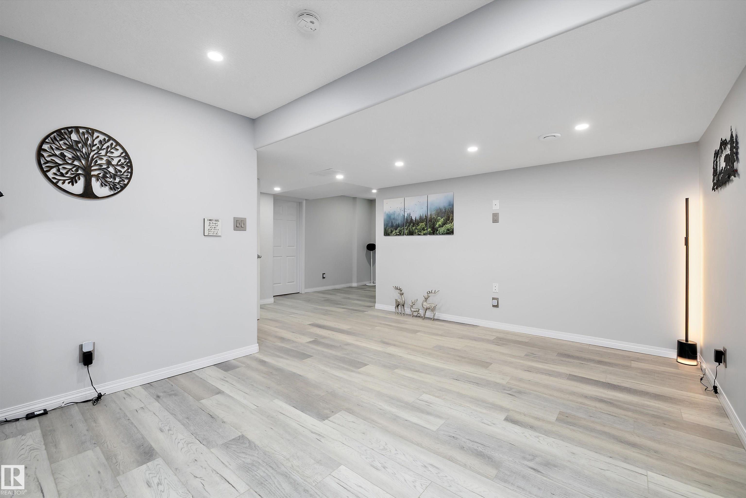 https://zimg.paragon.ice.com/ParagonImages/Property/PM/RAE/225400737/47/0/0/fedf06880a4df8cc8bc94582db51321f/1/e23cb10d5ae98557a9c7de5814f28a13/225400737-9acd4658-a682-4543-bb17-f23f3c77b6c7.JPG