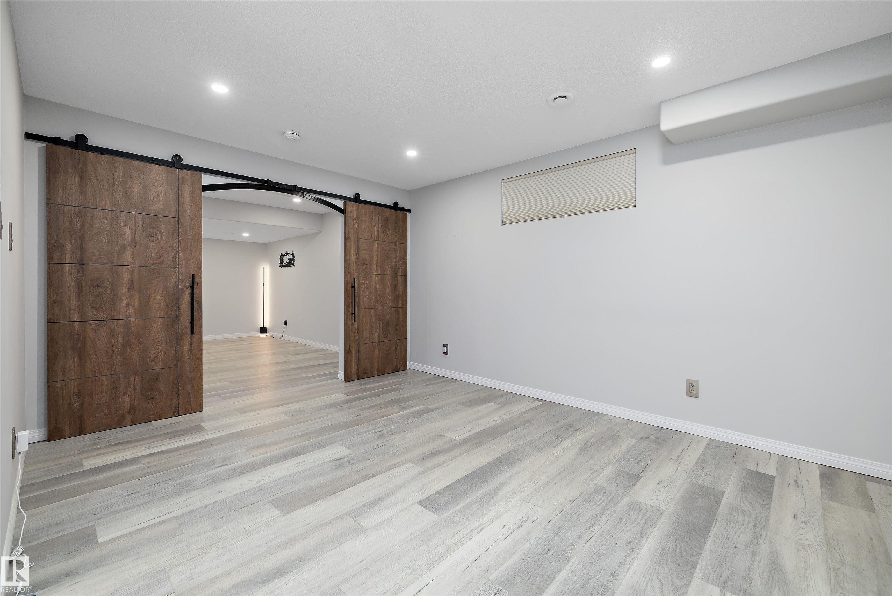https://zimg.paragon.ice.com/ParagonImages/Property/PM/RAE/225400737/49/0/0/ee84684685dd9e69314eb51de784032c/1/e23cb10d5ae98557a9c7de5814f28a13/225400737-95bb4f7b-2af8-4972-ac12-5063cf2db646.JPG