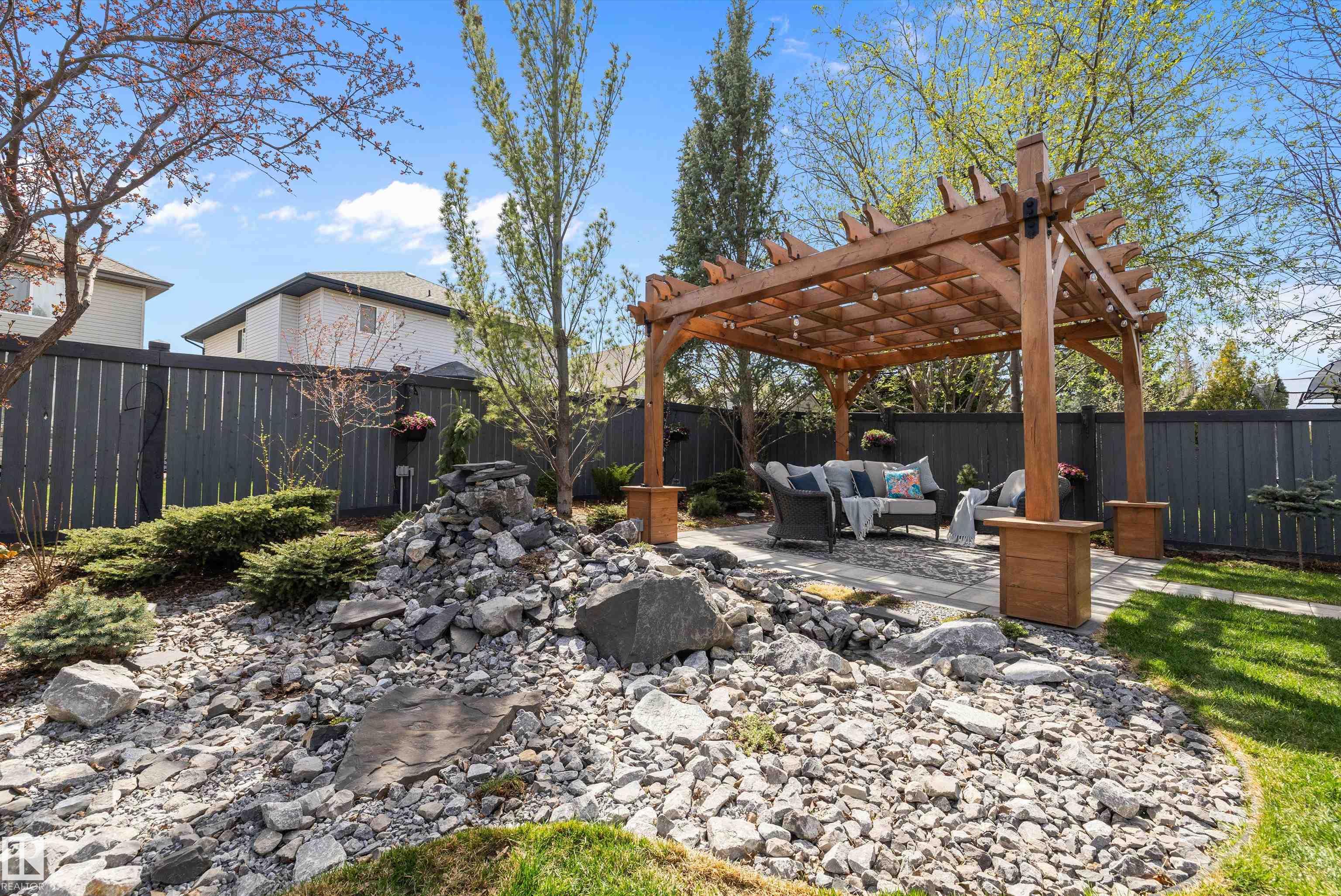 https://zimg.paragon.ice.com/ParagonImages/Property/PM/RAE/225400737/60/0/0/99a0dc162ca26bc9bc6cb56c5740a743/1/e23cb10d5ae98557a9c7de5814f28a13/225400737-8be80a78-0fb9-4c9a-b74c-149e93bfb715.JPG