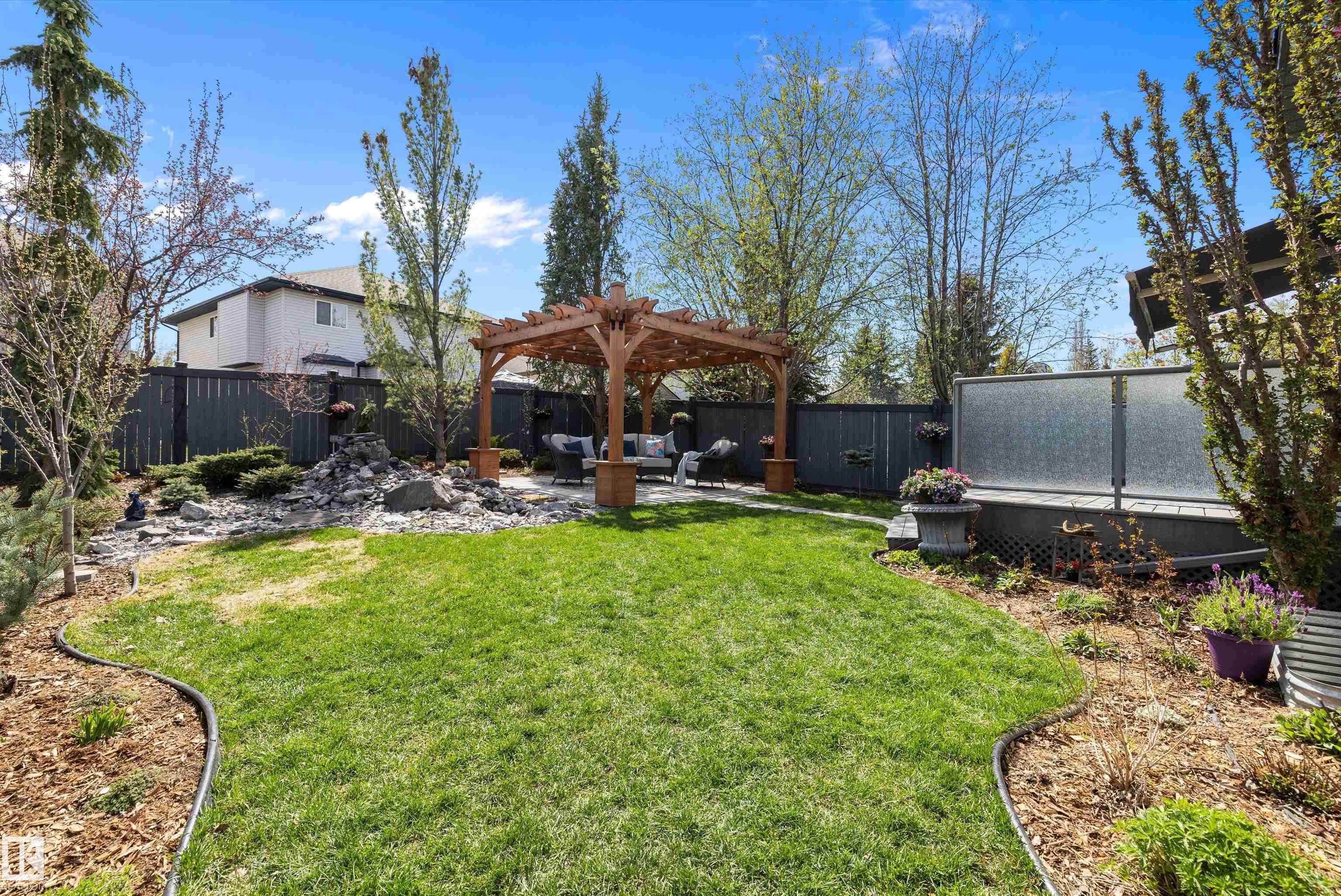 https://zimg.paragon.ice.com/ParagonImages/Property/PM/RAE/225400737/61/0/0/98603ba57995da17e2625c65dda1cbde/1/e23cb10d5ae98557a9c7de5814f28a13/225400737-4a63be73-cd80-4713-aa89-62bb50f059f6.JPG