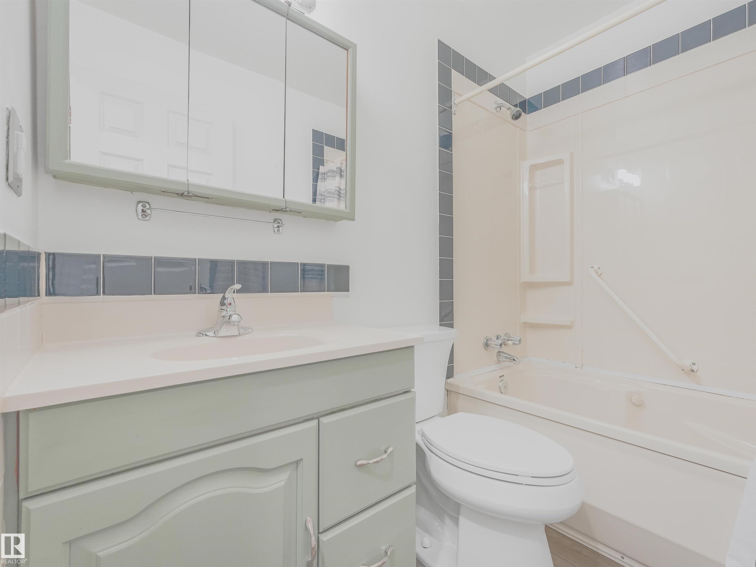 https://zimg.paragon.ice.com/ParagonImages/Property/PM/RAE/225400740/37/0/0/32dca5783c27f9e4a2db167f1667b35f/1/4757c3dde1cbd7ceb2e1b9aed7463330/225400740-b568fcab-12d5-4004-8a2d-baed550ccfe4.JPG