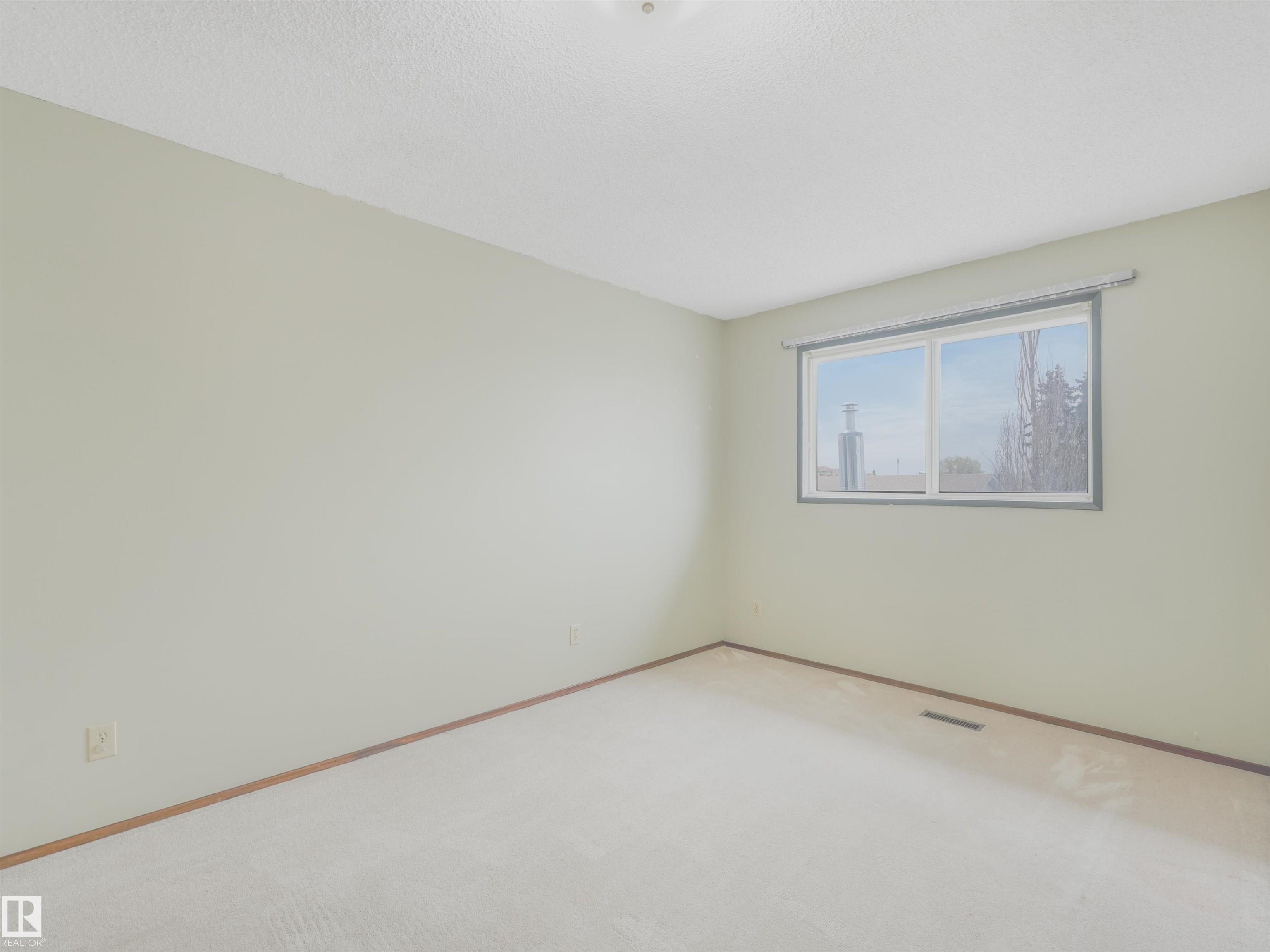 https://zimg.paragon.ice.com/ParagonImages/Property/PM/RAE/225400740/41/0/0/e97c7258ac84df0e63ec852681da6098/1/4757c3dde1cbd7ceb2e1b9aed7463330/225400740-c34fa118-c9b4-4f18-b447-e9e01c2e1de7.JPG