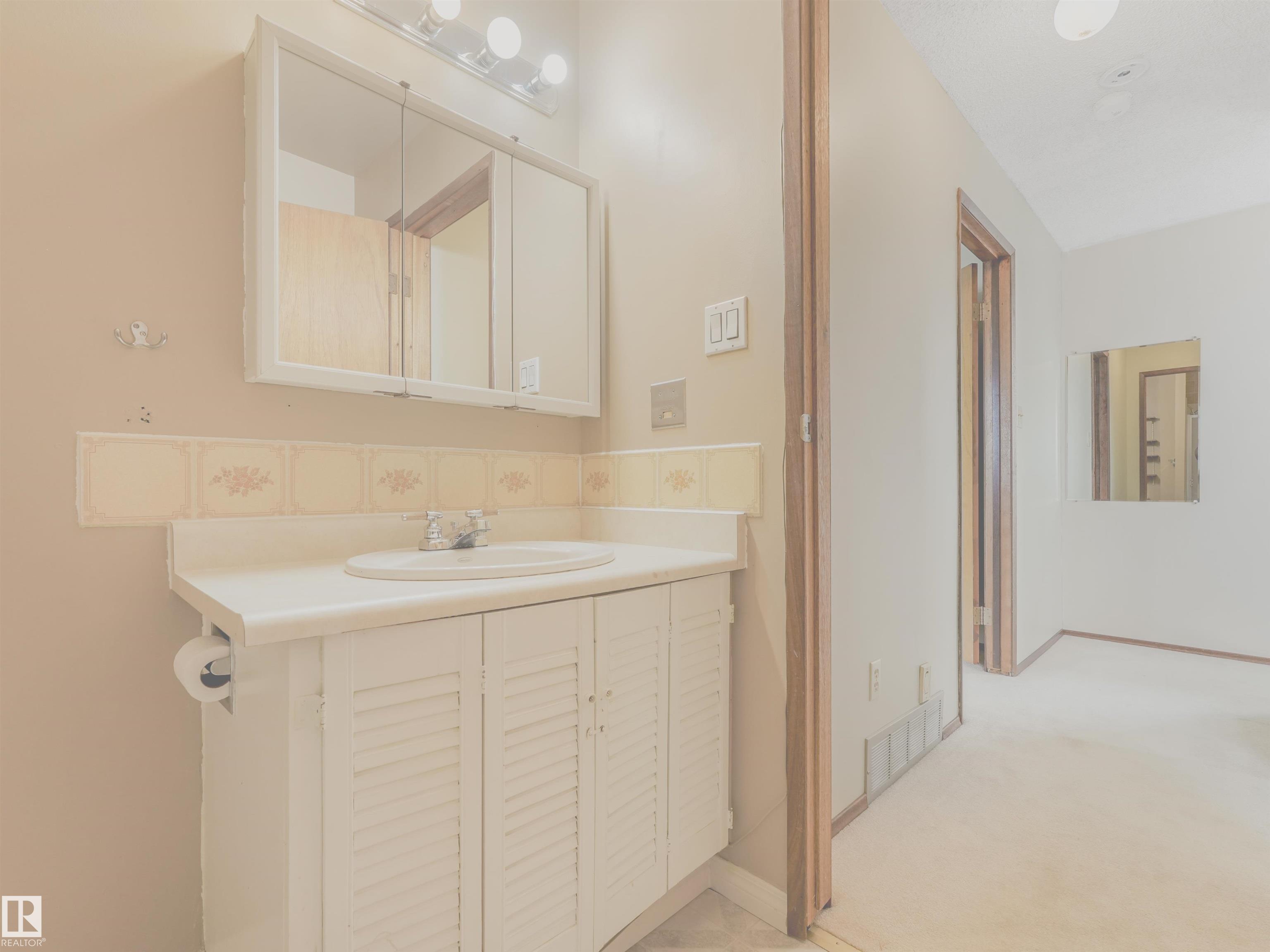 https://zimg.paragon.ice.com/ParagonImages/Property/PM/RAE/225400740/46/0/0/c3df9c46512fedaf394ec0c83dbf0134/1/4757c3dde1cbd7ceb2e1b9aed7463330/225400740-b78e56c2-df4b-4471-aa9a-d82df4ac06ba.JPG