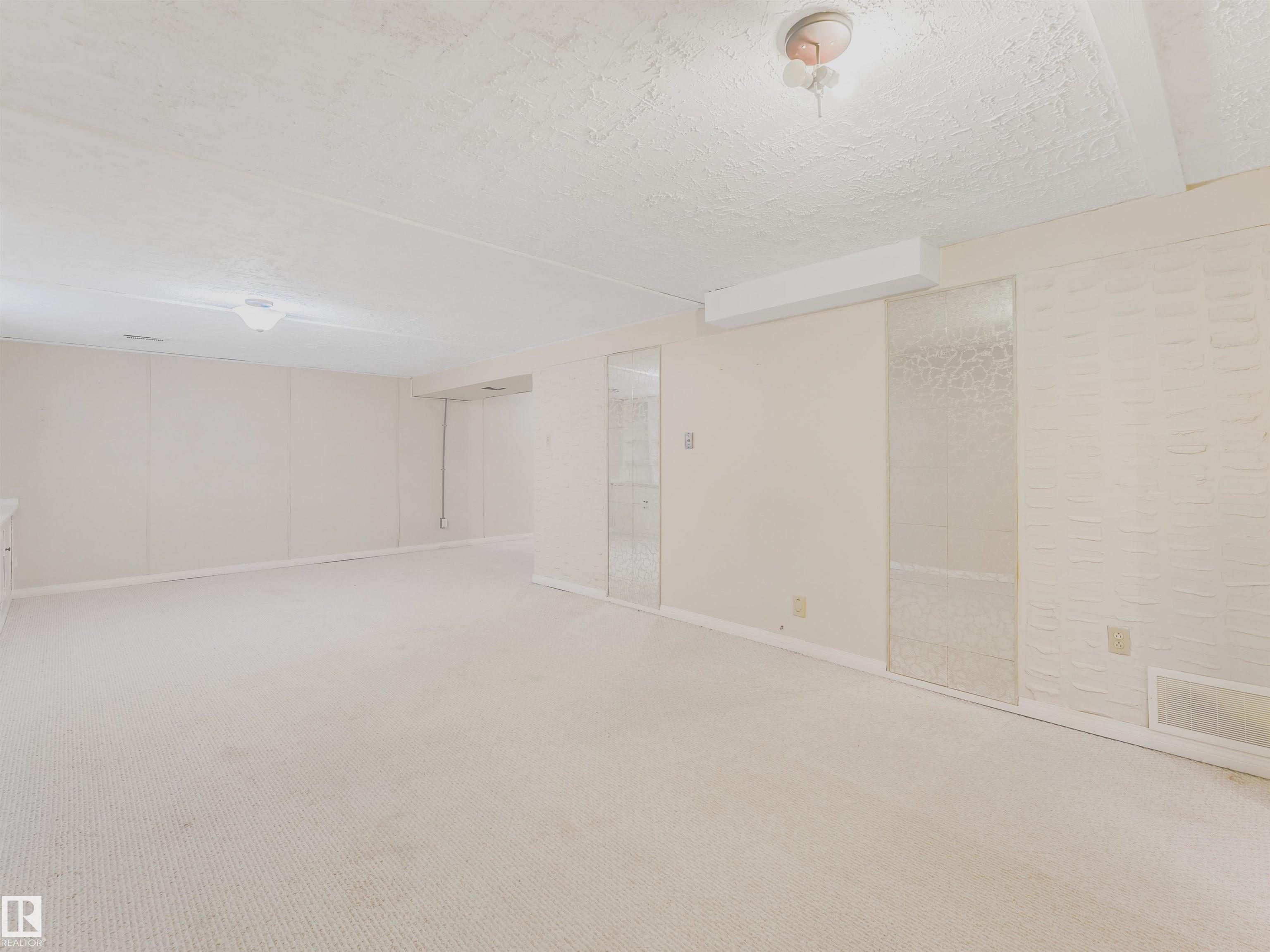 https://zimg.paragon.ice.com/ParagonImages/Property/PM/RAE/225400740/58/0/0/8cf26220f86e1f10982cc7092629d624/1/4757c3dde1cbd7ceb2e1b9aed7463330/225400740-9f176d4f-c2a4-41b1-b7ae-93d604f6c281.JPG