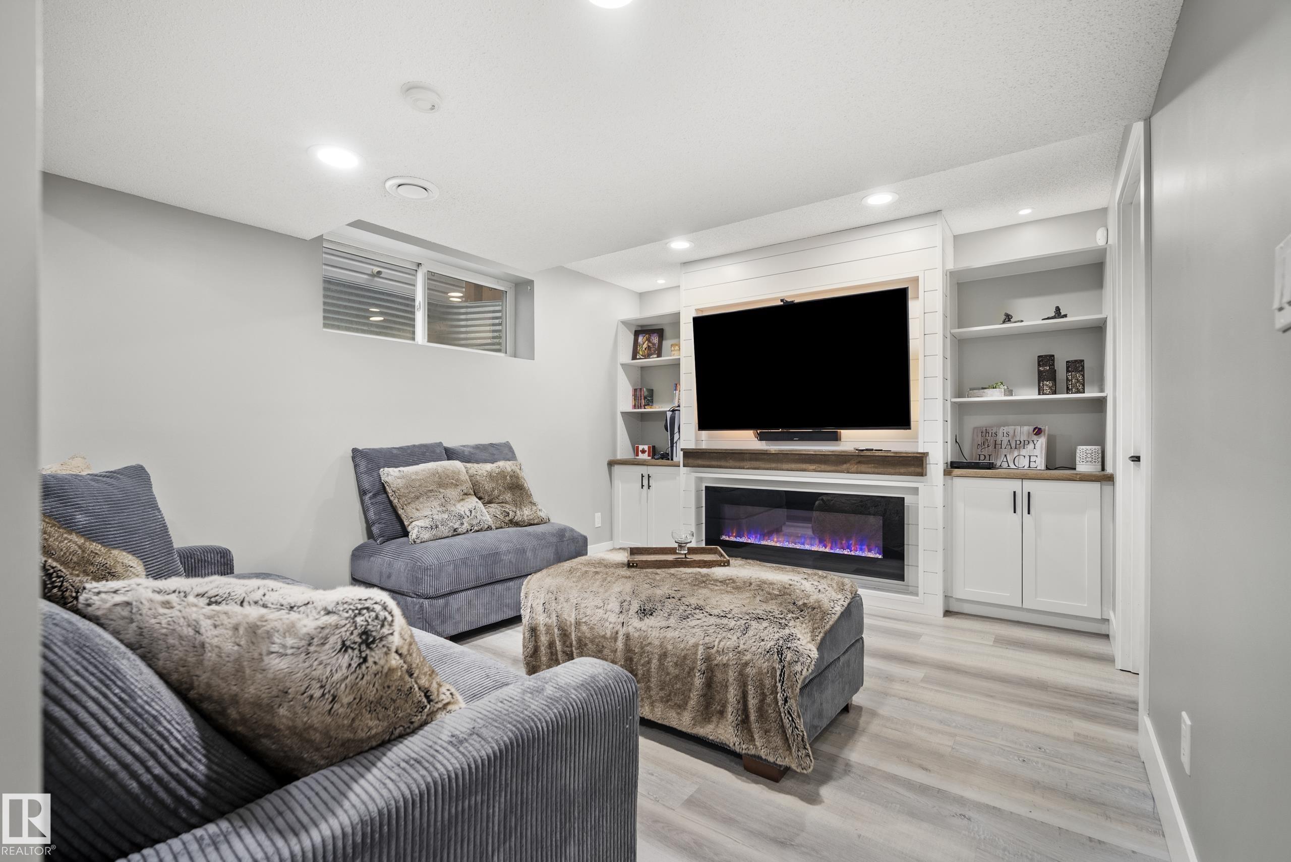 https://zimg.paragon.ice.com/ParagonImages/Property/PM/RAE/225400743/31/0/0/639bf42bc1991eec11212f9ef7e49dd2/1/e8dc5985513791429fb6c9d29d97fd20/225400743-efdfcde1-d104-43a9-b453-fb210bd35d7c.JPG