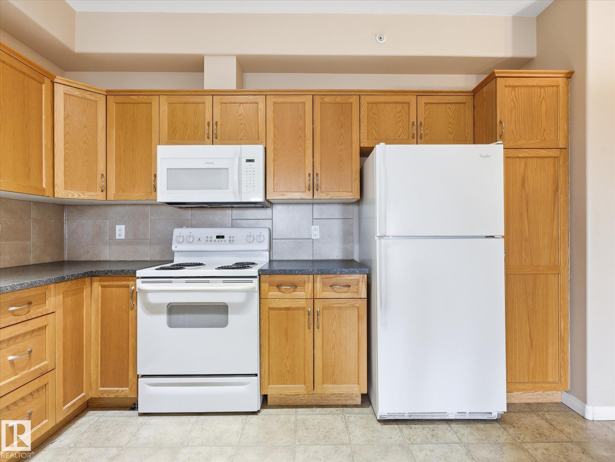 https://zimg.paragon.ice.com/ParagonImages/Property/PM/RAE/225400746/7/0/0/a47c0309638dca7c478efd240d74c60d/1/3aa41e326695d96bc9672abc90f28cc2/225400746-e702ecdf-117d-46e2-8719-4df8be635cef.JPG