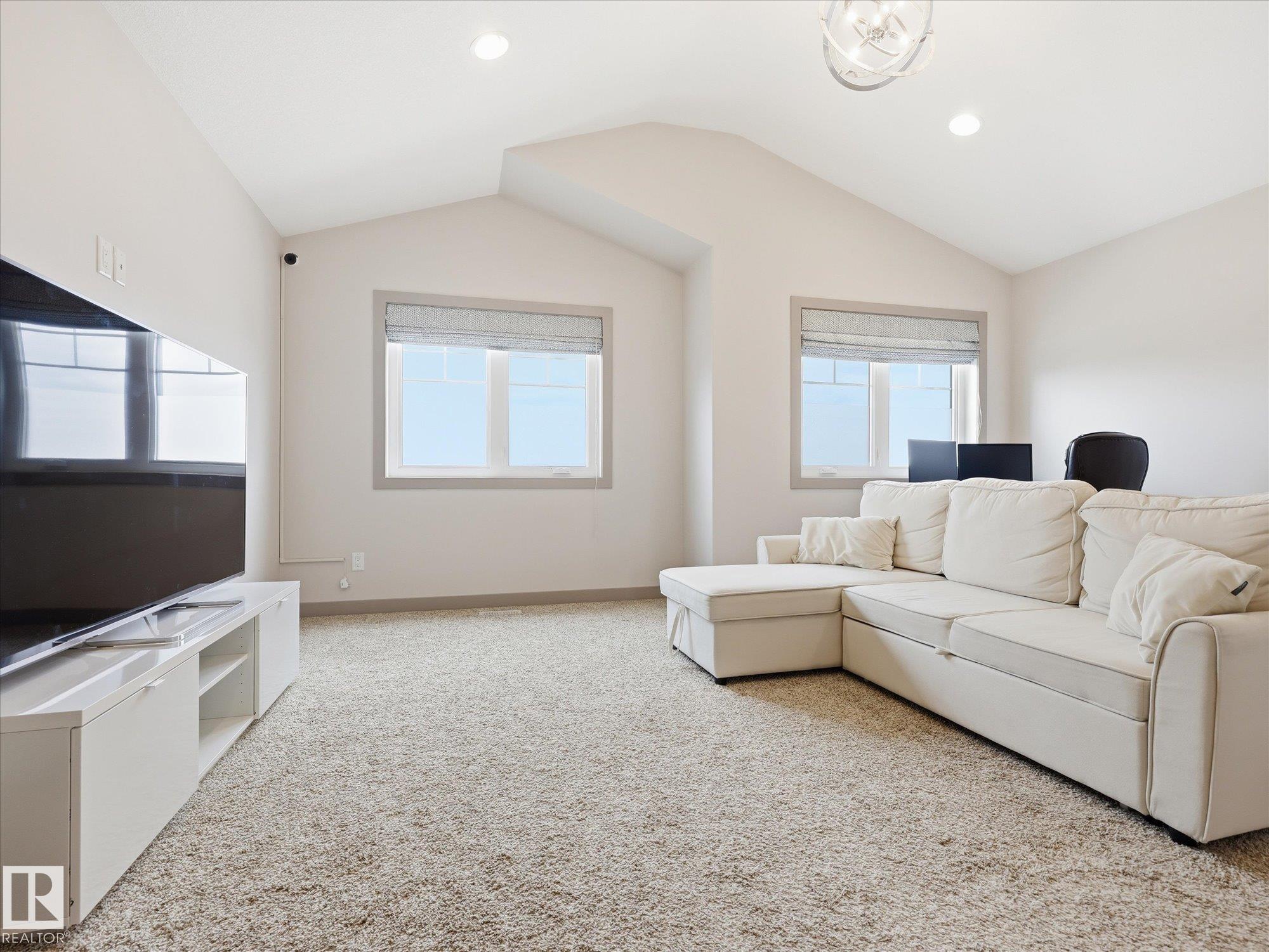 https://zimg.paragon.ice.com/ParagonImages/Property/PM/RAE/225400749/14/0/0/0fe2bc9a6a64d014ec0d4167707431c9/1/6073db7379270f2cfa3eb1afa5808b29/225400749-aba58ac2-1604-4d8e-b117-42bfefc9b454.JPG