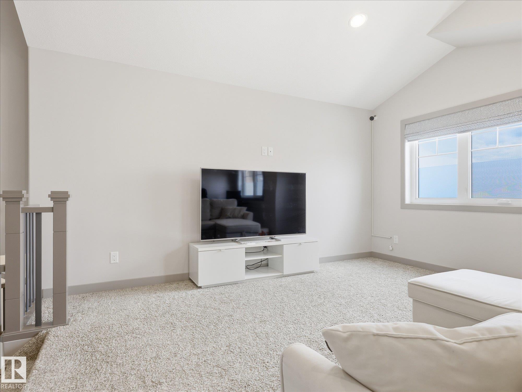 https://zimg.paragon.ice.com/ParagonImages/Property/PM/RAE/225400749/15/0/0/d6a95ea7628c8526fbea11ca8633179d/1/6073db7379270f2cfa3eb1afa5808b29/225400749-072c83ec-f6a4-40b8-b816-f134c2effbf2.JPG