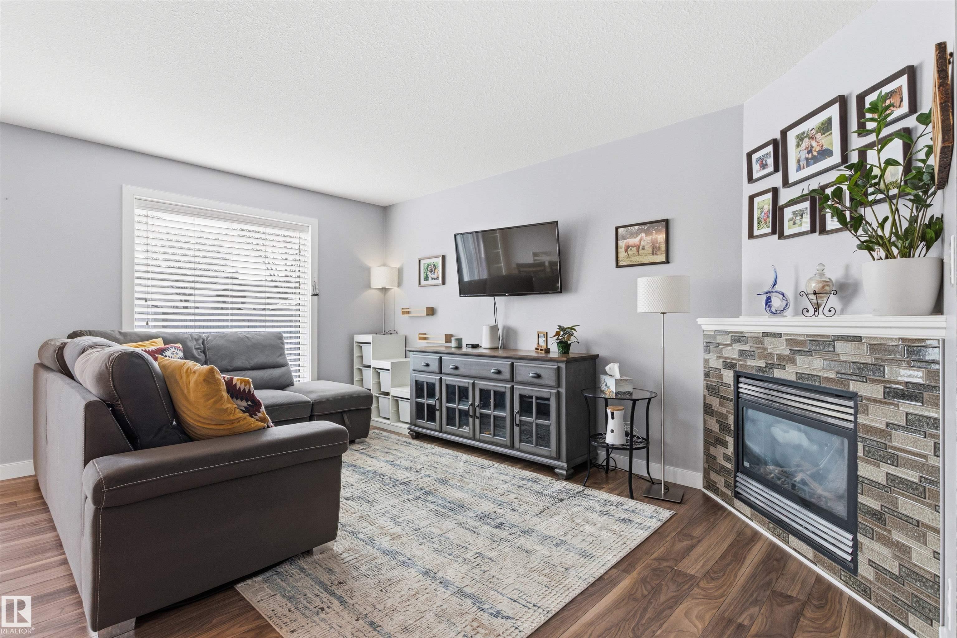 https://zimg.paragon.ice.com/ParagonImages/Property/PM/RAE/225400752/18/0/0/8b09363c2a9f4756014ae227d173d55b/1/d42b38fdff058f851d07eb3d2e4d0437/225400752-5f5b0e3b-be47-4482-9603-02ead6043dd1.JPG