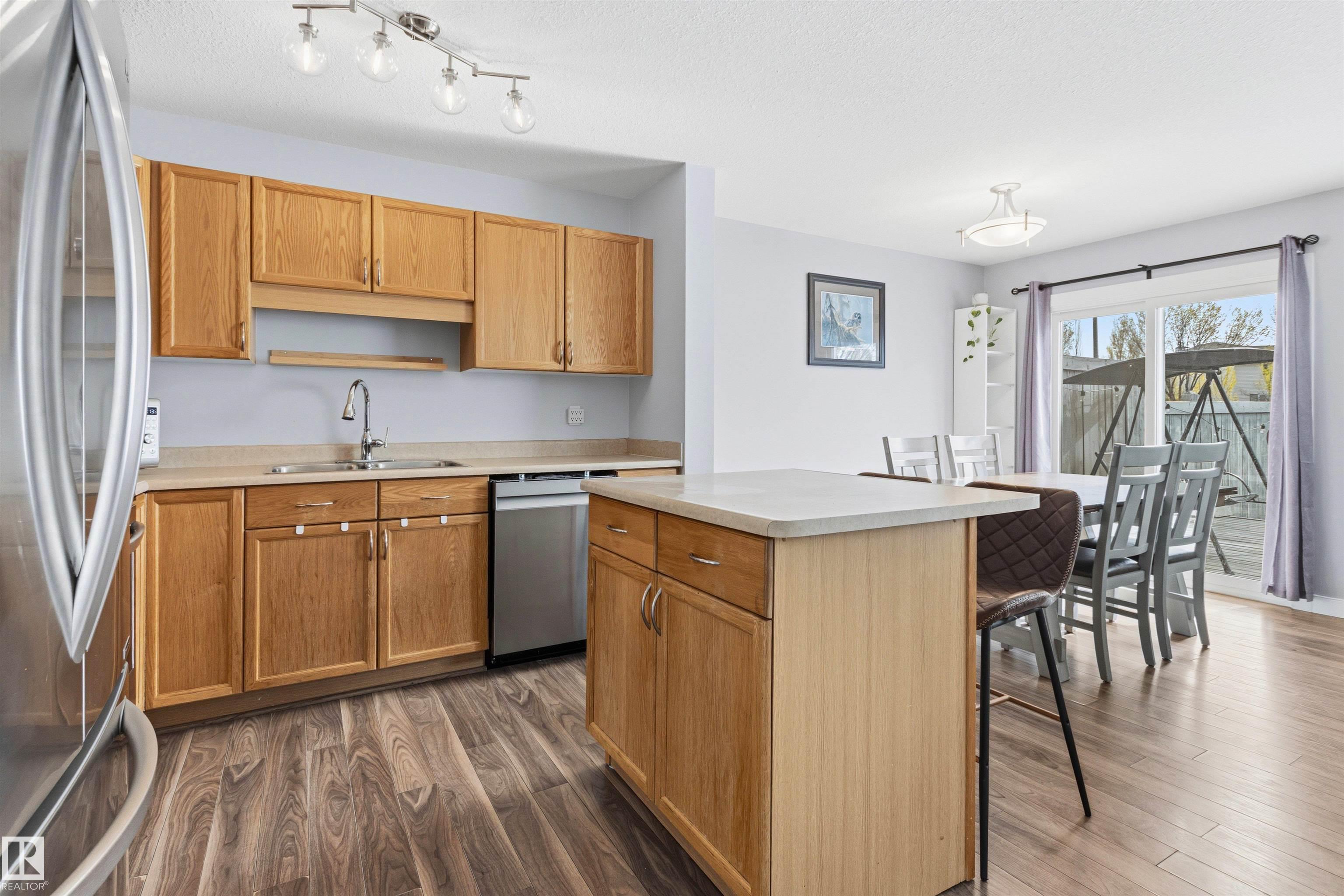 https://zimg.paragon.ice.com/ParagonImages/Property/PM/RAE/225400752/6/0/0/08c186ef54c54e458b9a153ca95a3501/1/d42b38fdff058f851d07eb3d2e4d0437/225400752-9b818463-c474-4694-a974-ab7edf732fbb.JPG