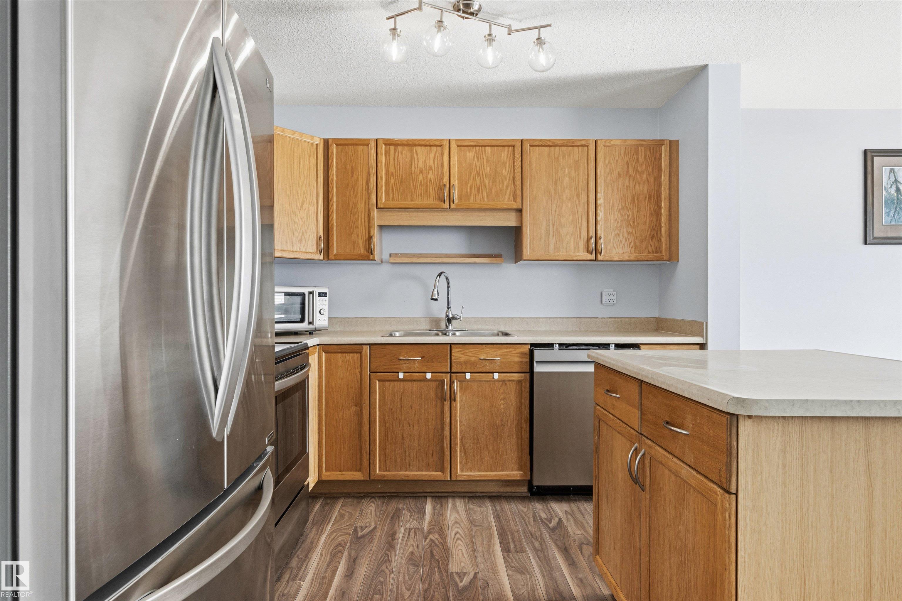 https://zimg.paragon.ice.com/ParagonImages/Property/PM/RAE/225400752/7/0/0/3a9d33cddccace984f1f93b041422c26/1/d42b38fdff058f851d07eb3d2e4d0437/225400752-fb184daf-cf12-43f4-af79-d72e5500961c.JPG