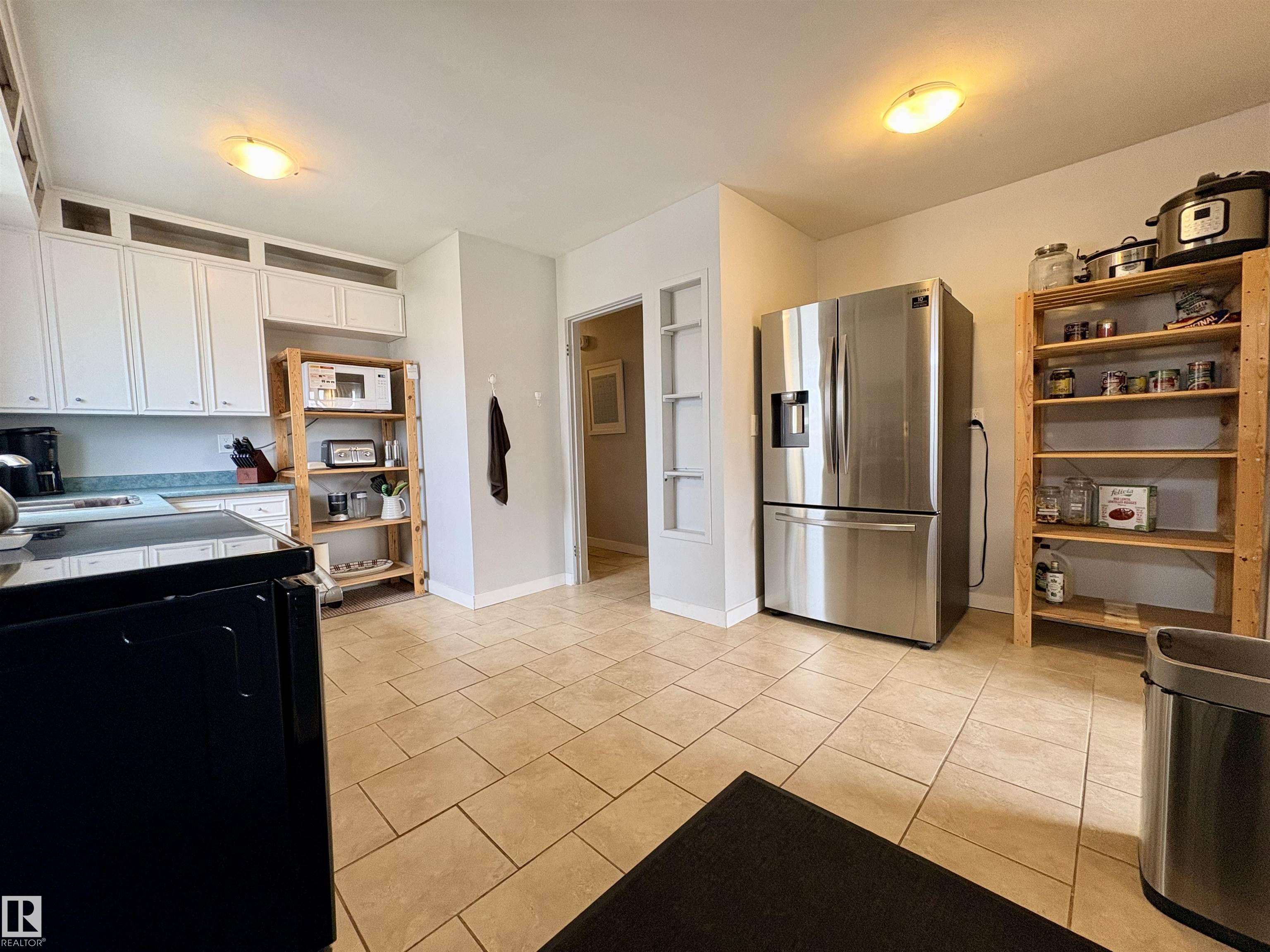 https://zimg.paragon.ice.com/ParagonImages/Property/PM/RAE/225400754/10/0/0/7548a8fa776cdbf55627ccae613f47f7/1/0f2001fc7a775f2a1be38c30c5d88dfe/225400754-1193a463-0bb3-4acd-9ebf-52c3cf72c5e5.JPG