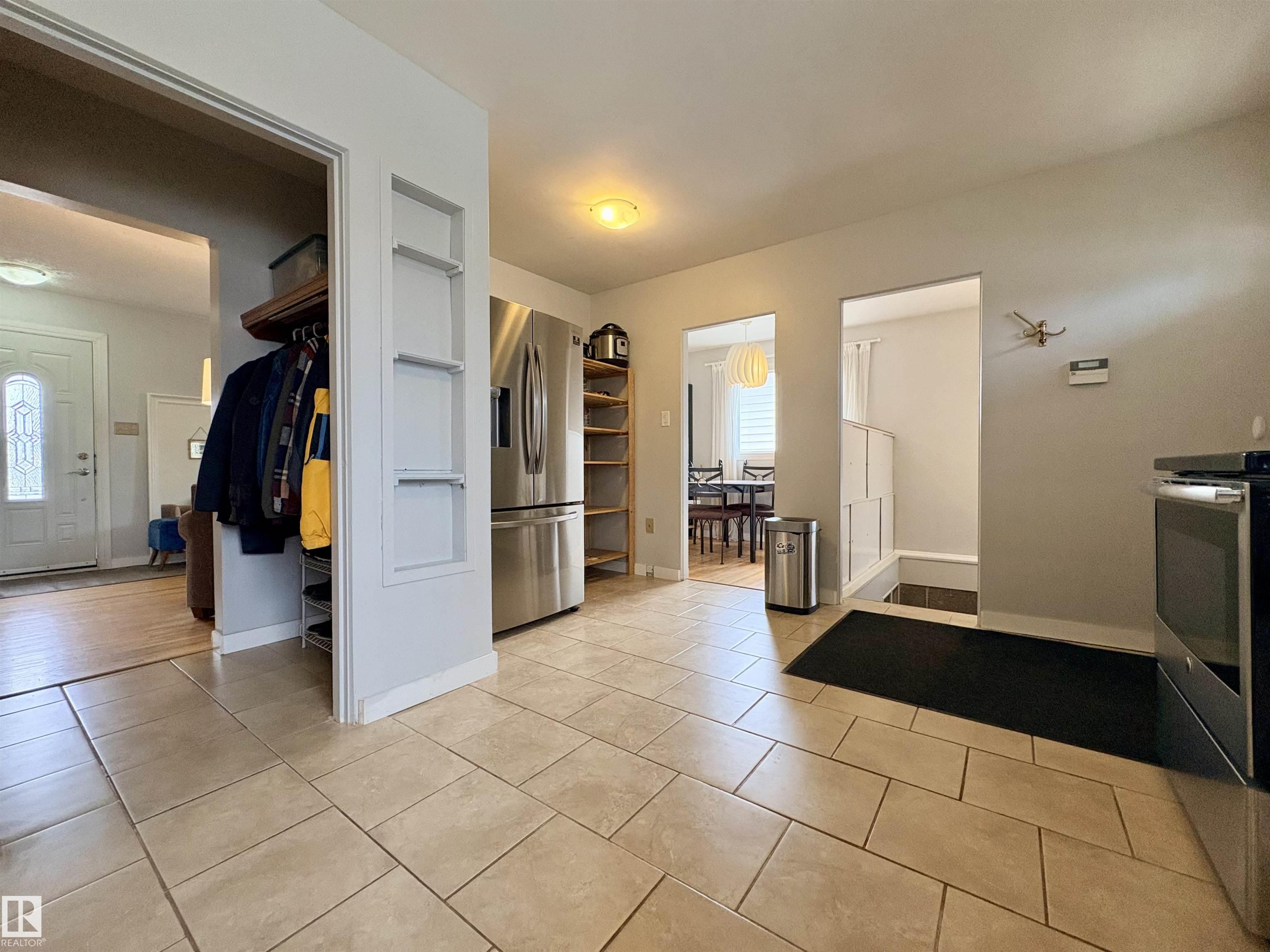 https://zimg.paragon.ice.com/ParagonImages/Property/PM/RAE/225400754/11/0/0/3c92fbf52a10abf1048f9e97a4bd325f/1/0f2001fc7a775f2a1be38c30c5d88dfe/225400754-d0d967cb-74ec-4b03-9796-2c195ae22771.JPG