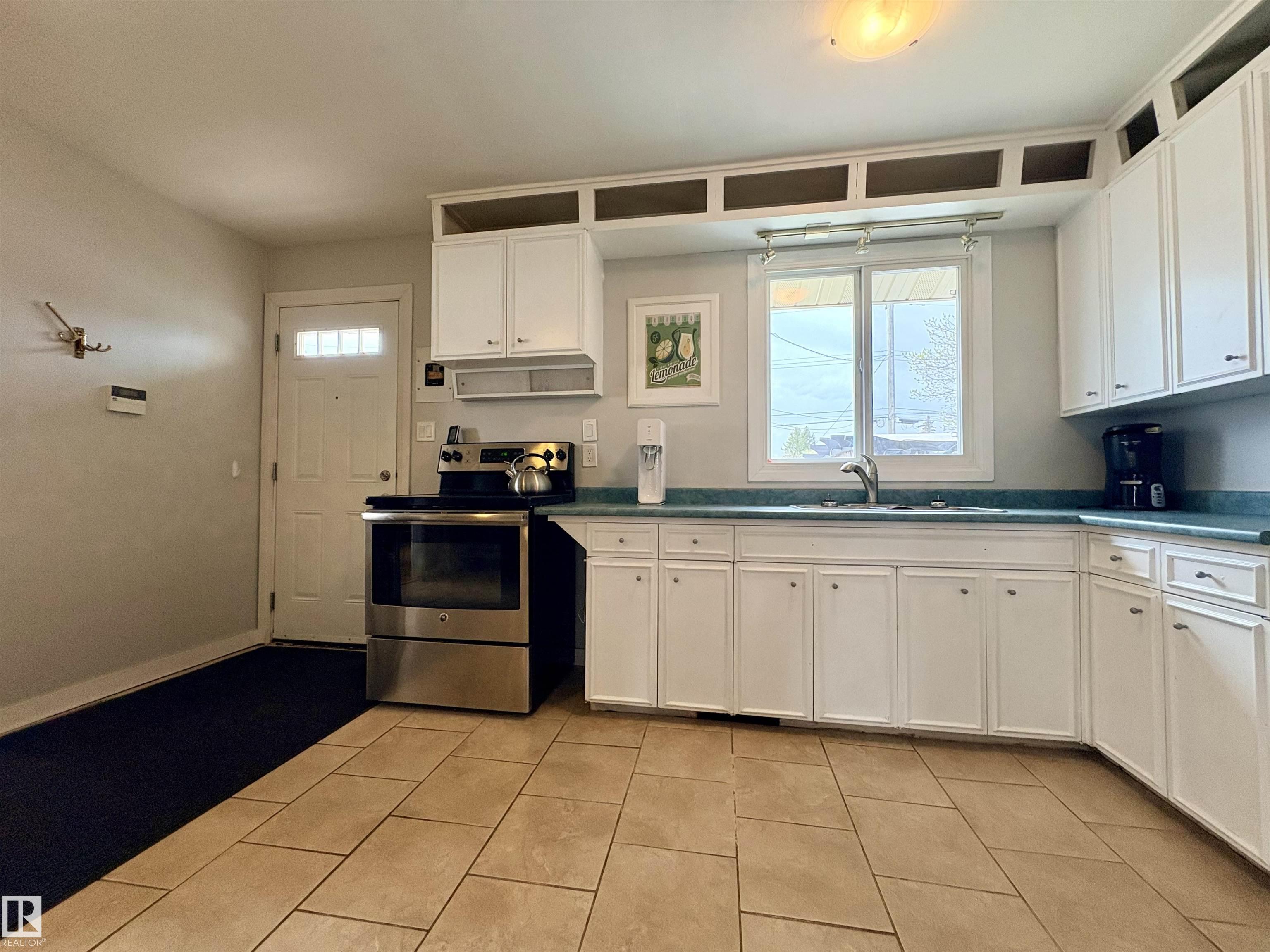 https://zimg.paragon.ice.com/ParagonImages/Property/PM/RAE/225400754/12/0/0/988c85f74f421d9d152adbd0ea2f96ae/1/0f2001fc7a775f2a1be38c30c5d88dfe/225400754-f7464c50-f000-4fb7-ab78-a9992a98a374.JPG