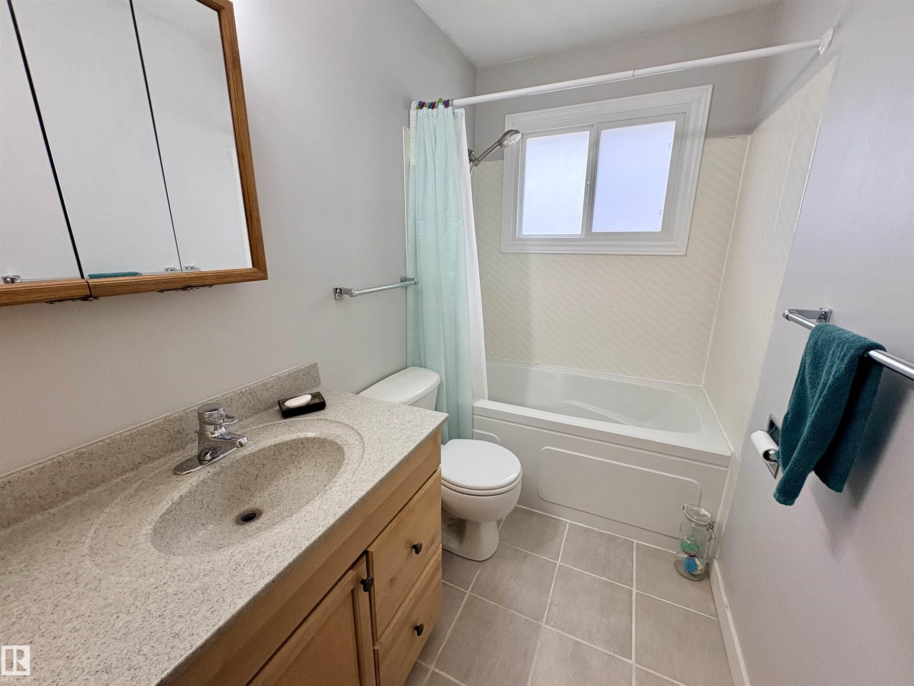 https://zimg.paragon.ice.com/ParagonImages/Property/PM/RAE/225400754/18/0/0/2bd4686e566ef9220b3b948754610778/1/0f2001fc7a775f2a1be38c30c5d88dfe/225400754-69ac5588-794b-4da2-b3c3-308b96460b3b.JPG
