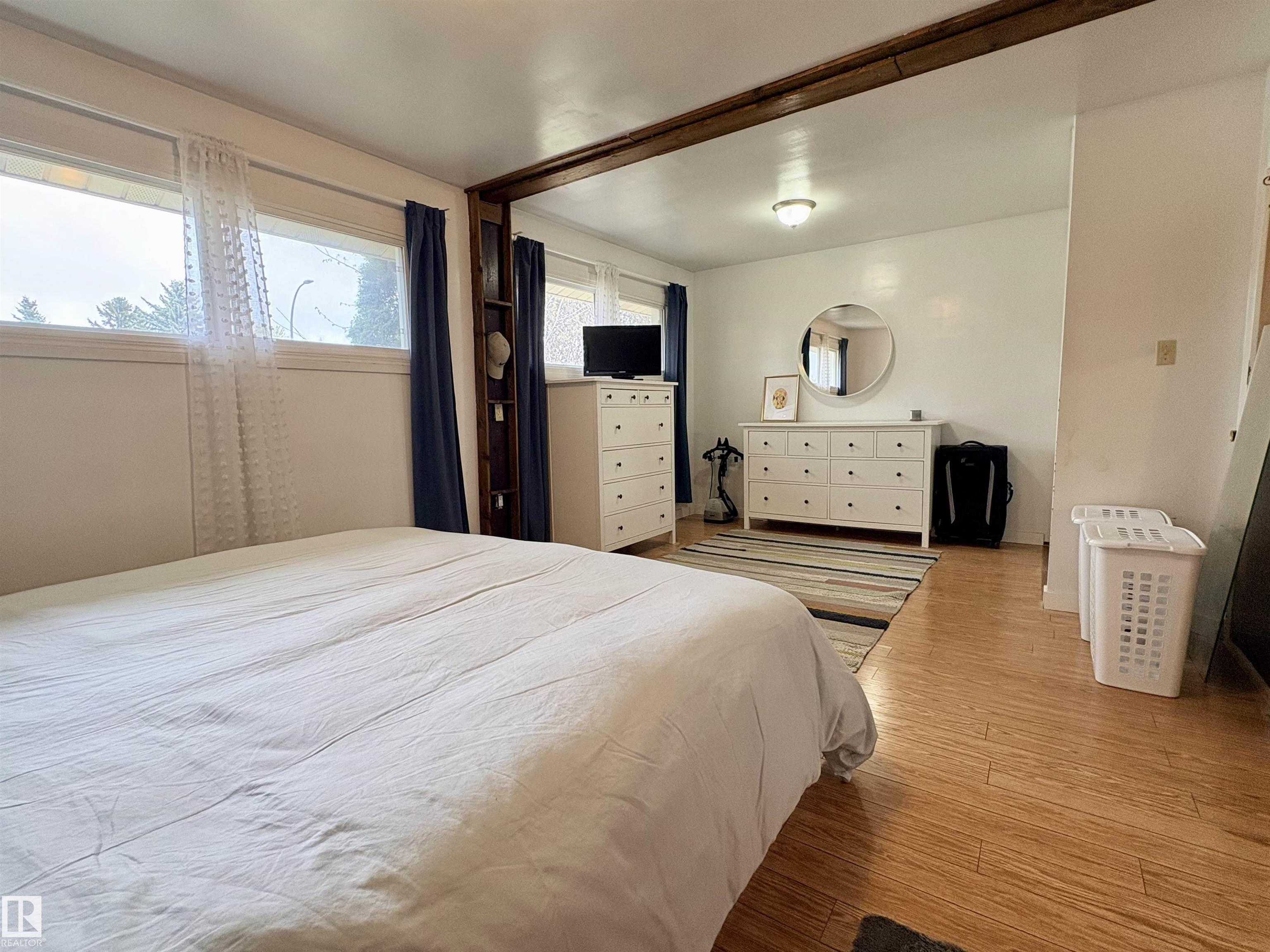 https://zimg.paragon.ice.com/ParagonImages/Property/PM/RAE/225400754/21/0/0/1a8aba0495113a959e63cccf5141532e/1/0f2001fc7a775f2a1be38c30c5d88dfe/225400754-be6b6642-9c2e-4865-a43c-9977a38fbc9f.JPG