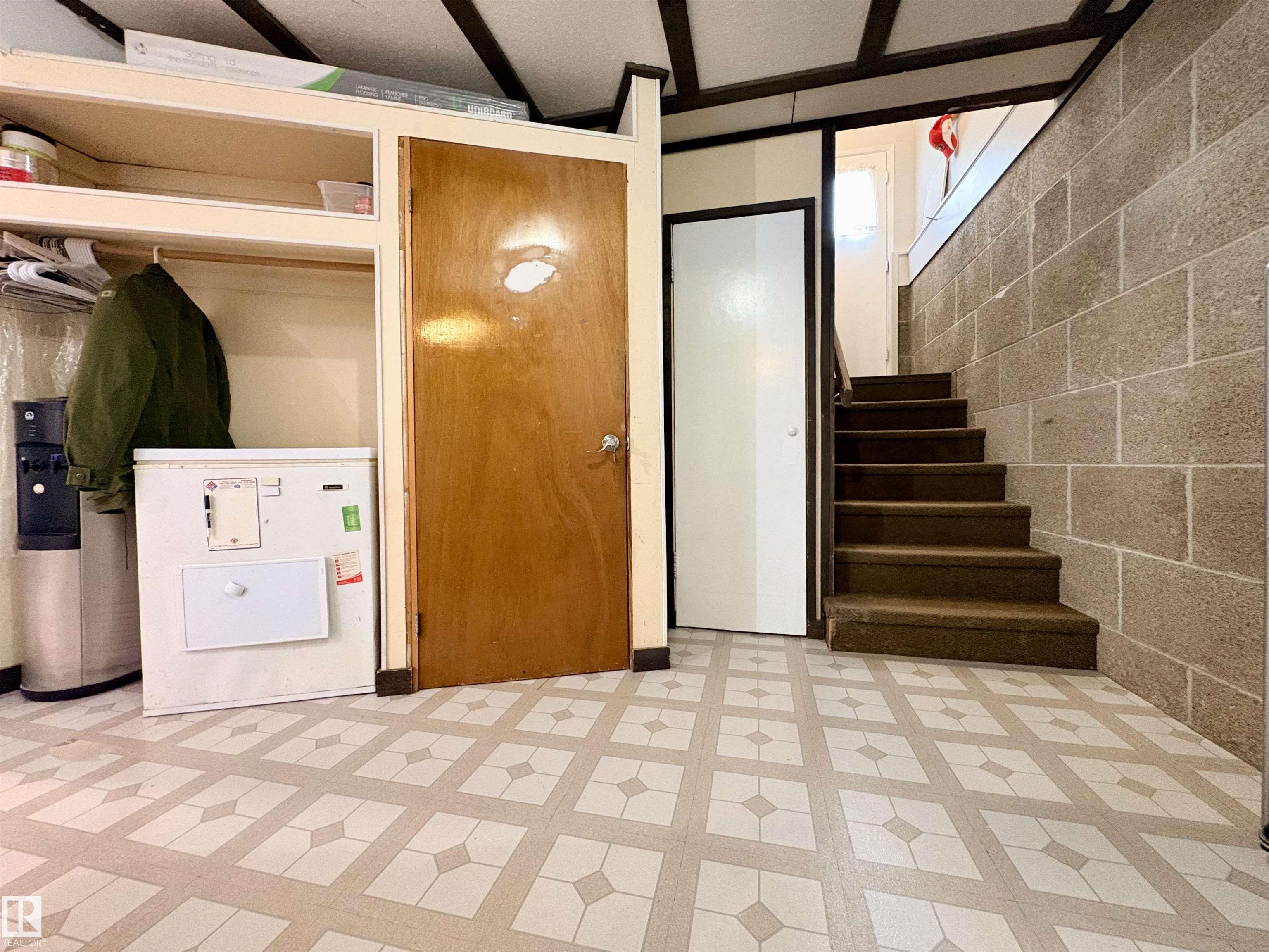 https://zimg.paragon.ice.com/ParagonImages/Property/PM/RAE/225400754/30/0/0/f7210d76fd5e52ab51bee26c93750e75/1/0f2001fc7a775f2a1be38c30c5d88dfe/225400754-c4f8ac70-4b95-4b3e-abc3-b4d3e0c8c6f7.JPG