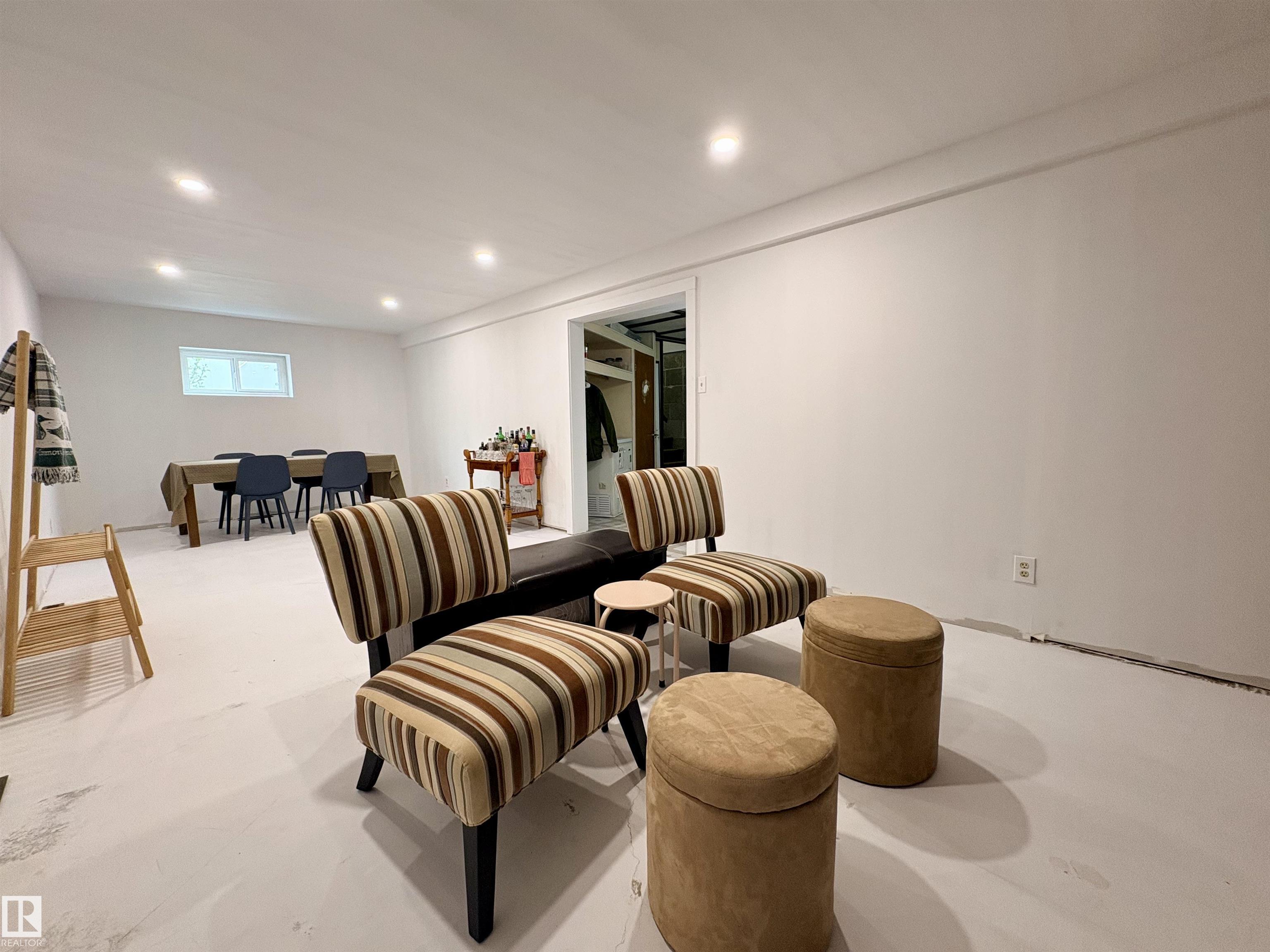 https://zimg.paragon.ice.com/ParagonImages/Property/PM/RAE/225400754/34/0/0/1e63c07796fd5bc8c0cb55b0ab391609/1/0f2001fc7a775f2a1be38c30c5d88dfe/225400754-a3f09ea0-026e-499e-9373-269653d76edd.JPG
