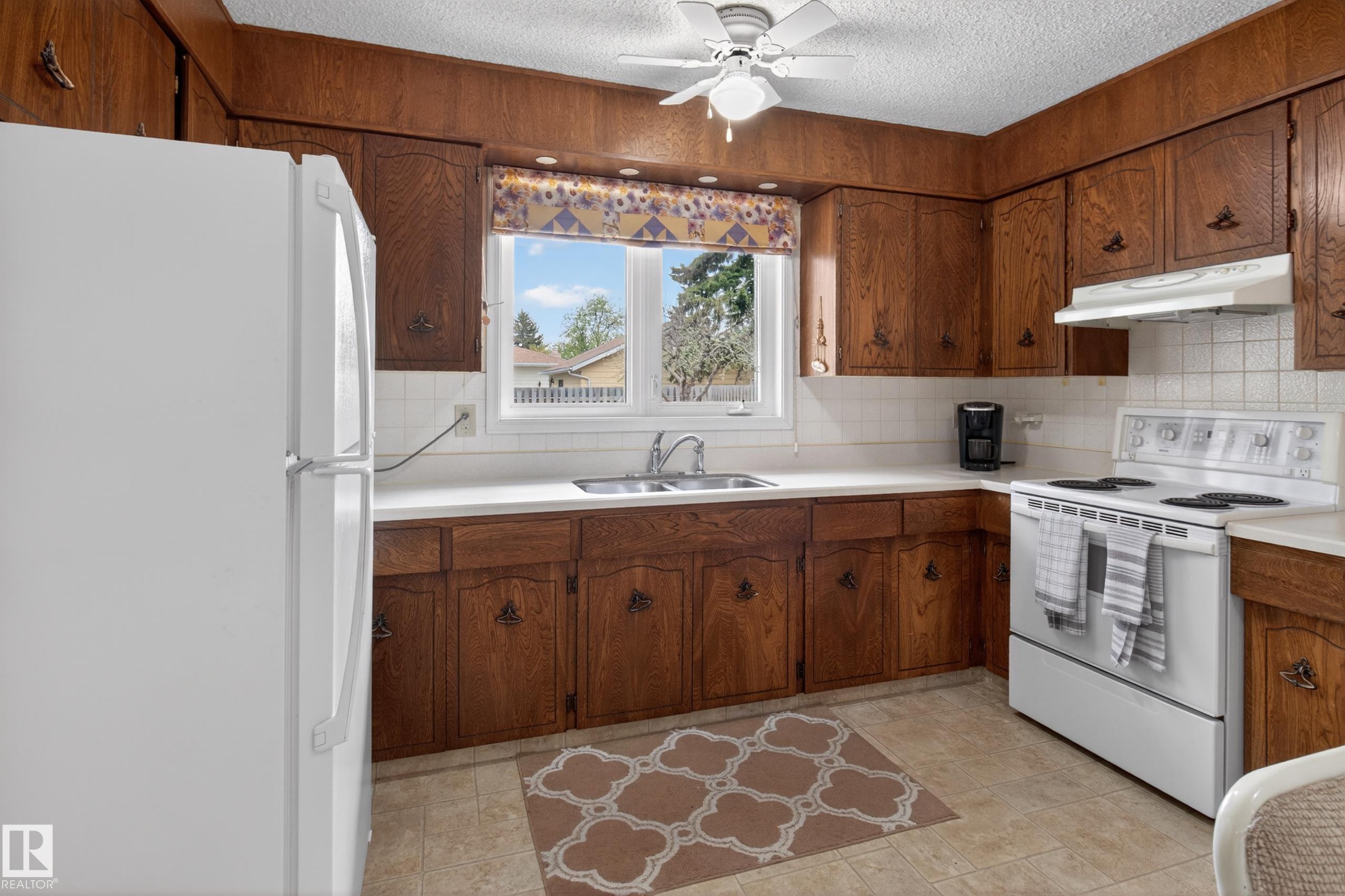 Photo 13 at 14 Gillingham Crescent, Glen Allan, Sherwood Park