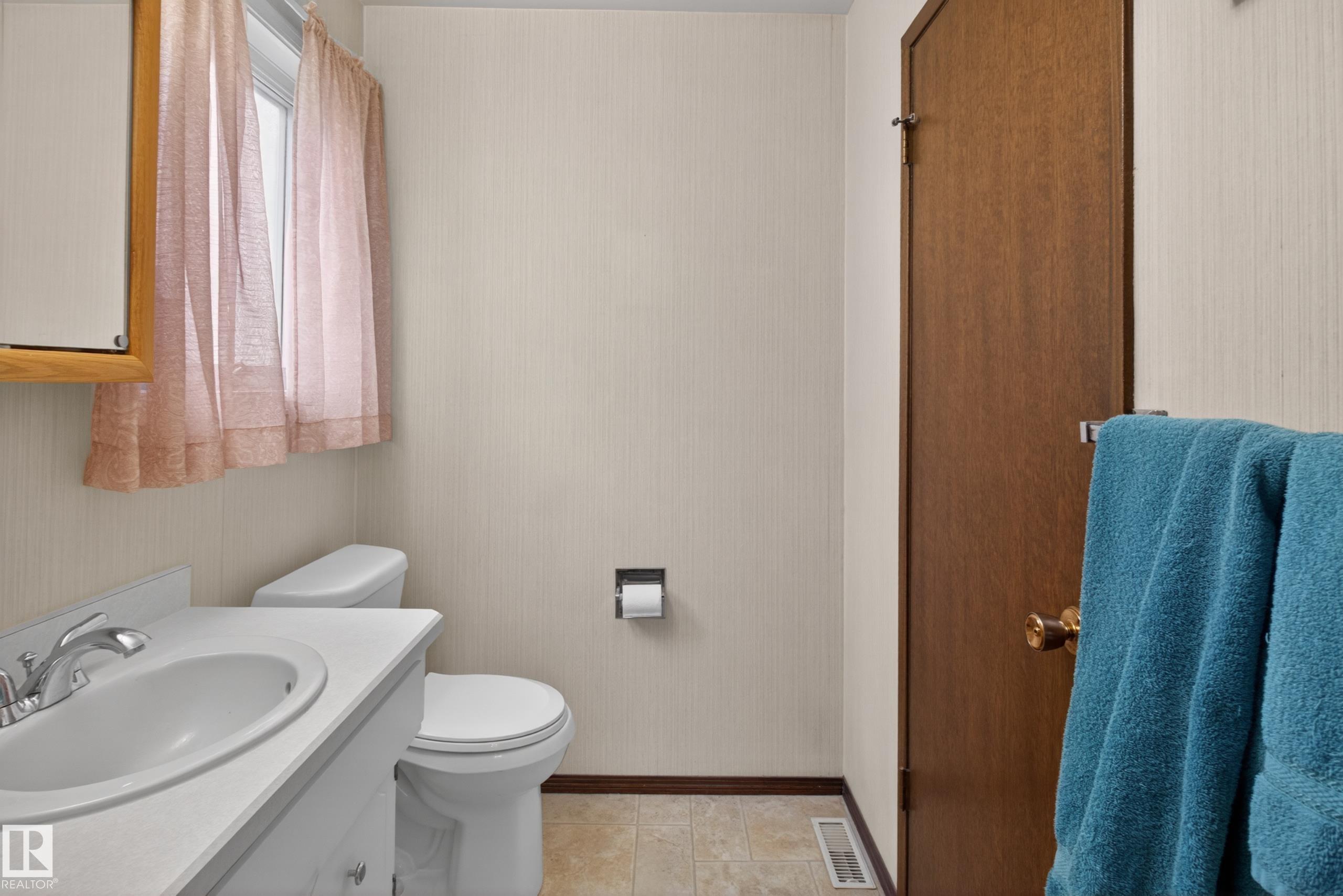 Photo 17 at 14 Gillingham Crescent, Glen Allan, Sherwood Park