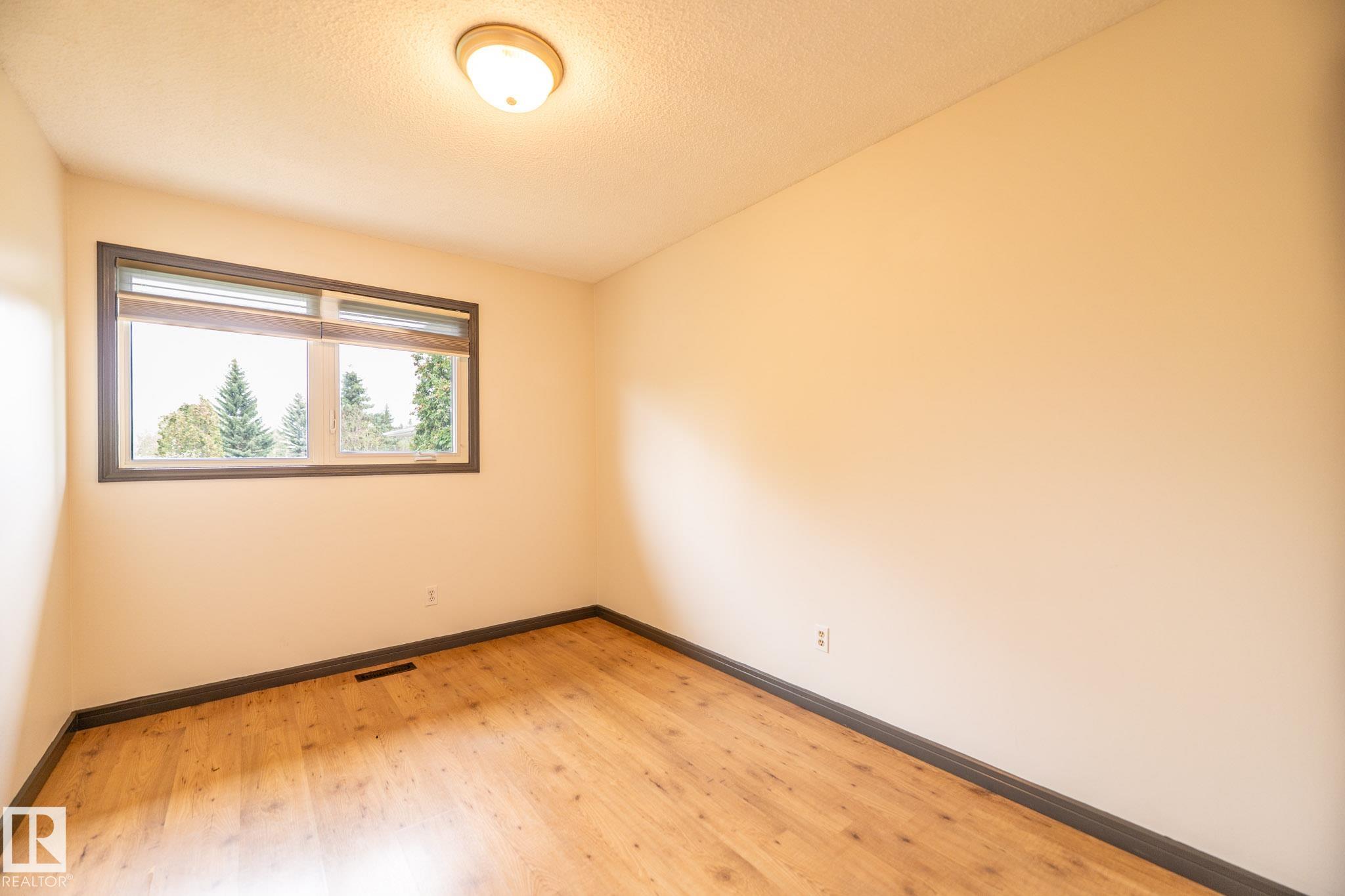 https://zimg.paragon.ice.com/ParagonImages/Property/PM/RAE/225400761/35/0/0/f3ac0c5d87fb497c4f93ee7886efdf69/1/9d4a65ef94093aebe6c6a41033ca47f4/225400761-aae5711b-d23d-4b7b-916e-a559dea3429c.JPG